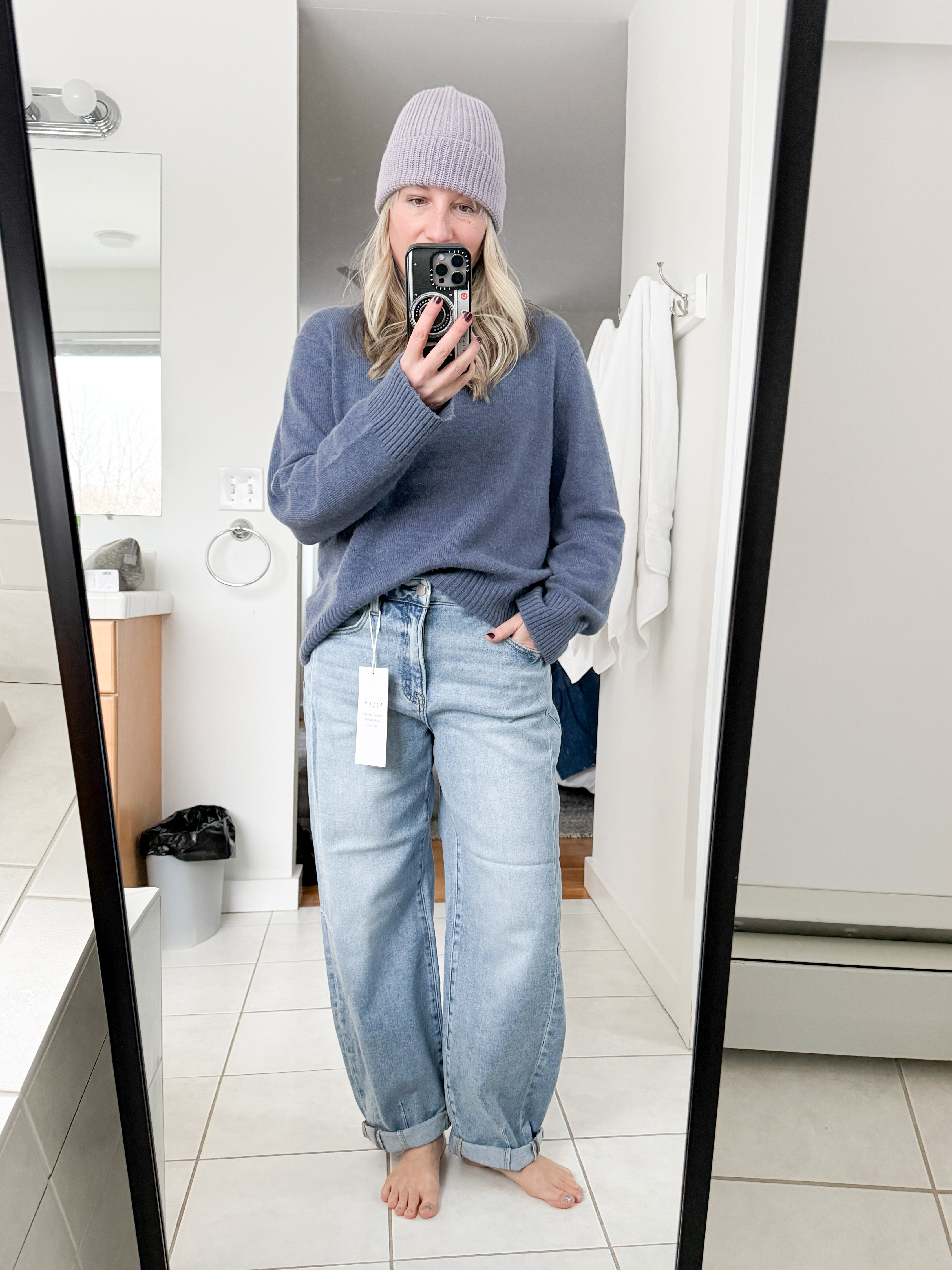Just tried out these stretchy under $100 barrel jeans from Social Threads & they're just as good as I hopped. They fit TTS. I'm 5'3" and wearing a size 28. 

 #LTKootd