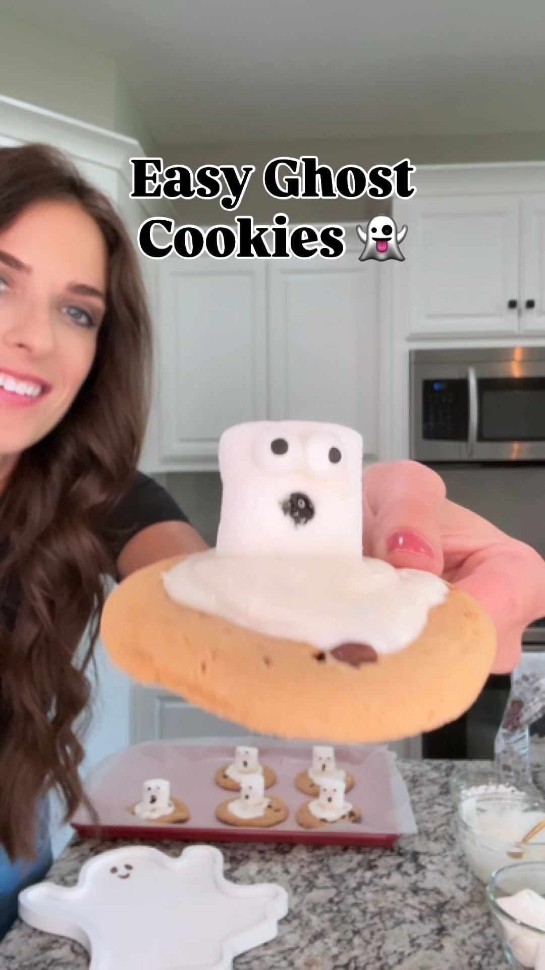 Halloween Ghost Cookies / easy Halloween marshmallow ghost cookies 
