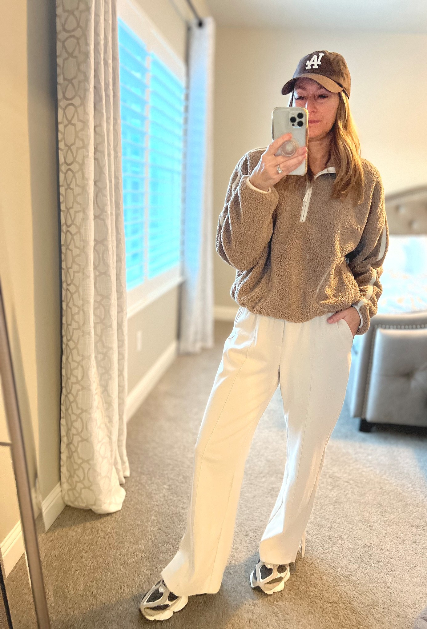 Outfit of the day 🐻🤎🍂

Sweatshirt is on sale 30% off wearing a medium. My new favorite sneakers are also on sale!!


#ootd #falloutfit #comfy #cozy #oldnavy #newbalance #sneakers 

#LTKSaleAlert #LTKFindsUnder50 #LTKootd