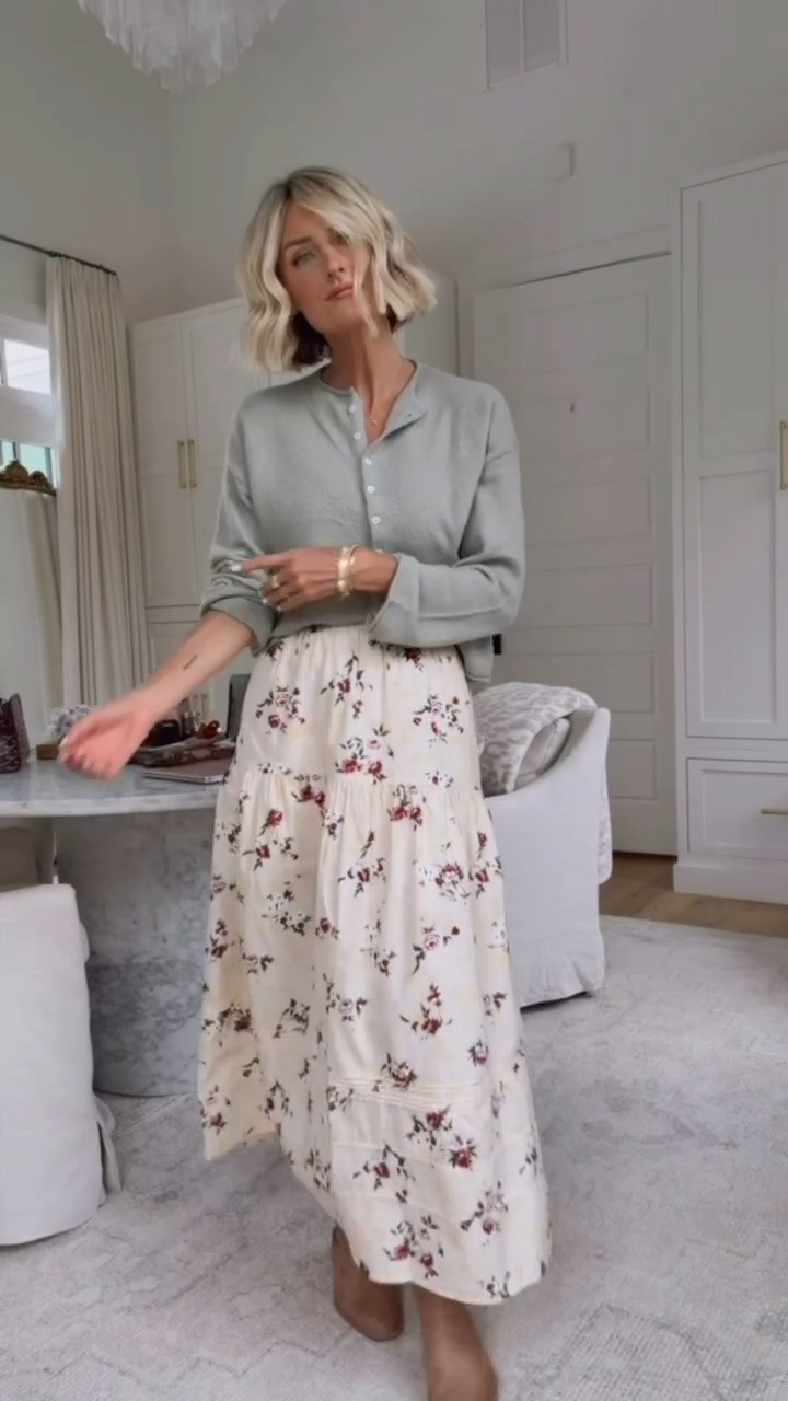 #AbercrombiePartner So many great pre fall finds at @abercrombie right now! Loving this patterned skirt - this is a perfect transitional piece! Wearing S in sweater & XS in the skirt!

Loverly Grey, Abercrombie, midi skirt, cardigan, fall outfit, pre fall looks 

 #LTKSeasonal