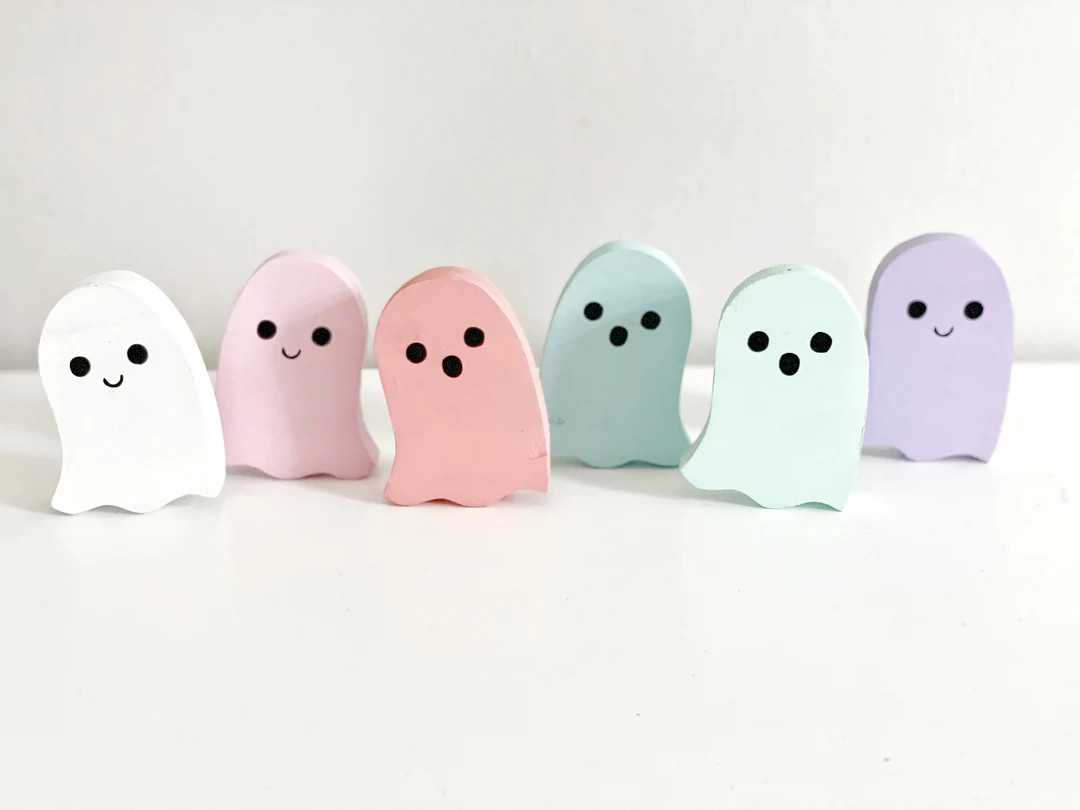 Standing wood ghost, halloween pink decor, pink, boho signs, retro Halloween, boho ghosts, tiered... | Etsy (US)