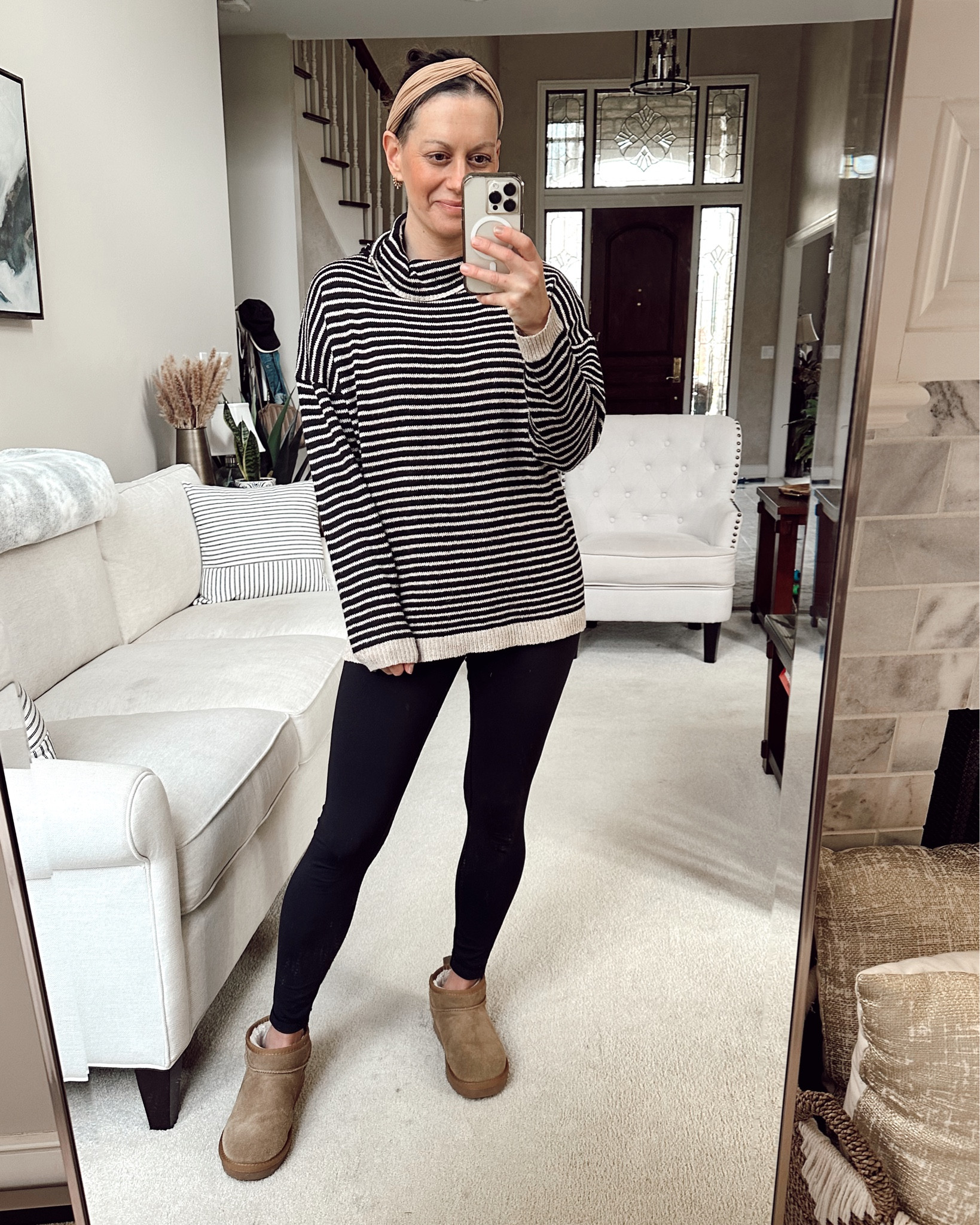 Winter outfit idea - tunic sweater (runs tts wearing a small), black leggings (run Tts - wearing a small), Sherpa boots (Tts or size up 1/2 a size)



#LTKSeasonal #LTKover40 #LTKfindsunder50