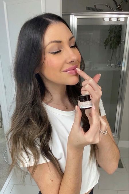 Obsessed with this vanilla lip scrub!! A must have product if you have dry lips 🤍 



#LTKbeauty