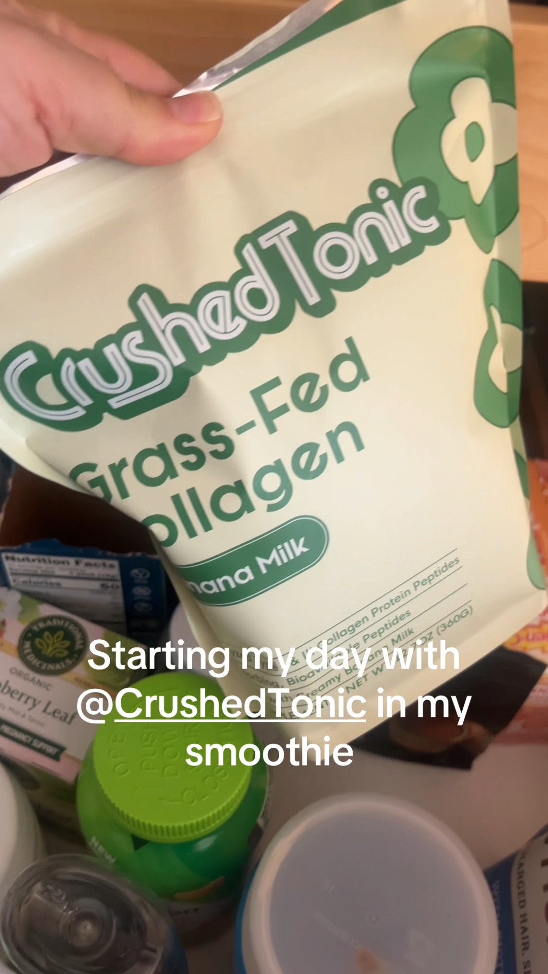 Crushed tonic collagen, banana and strawberry flavors