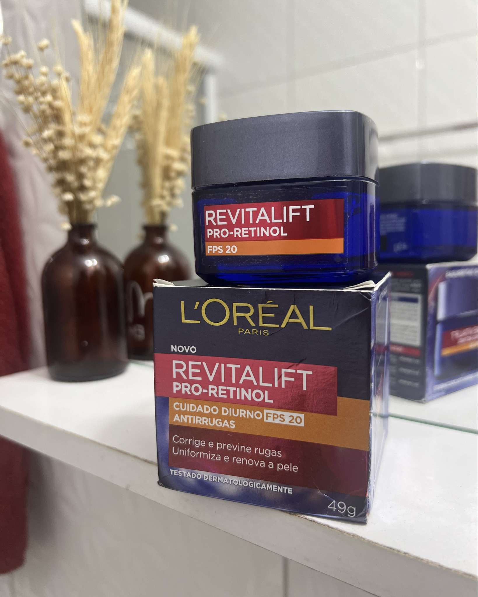 

Eu amei este creme diurno Revitalif L’Oréal 
Pro-Retinol
cuidado Diurno  antitrrugas  FPS 20 pelas vitaminas e benefícios que oferece. Sua textura é agradável e deixa a pele incrível, com um viço maravilhoso. Além disso, possui uma leve fragrância e um fator FPS 20, oque achei ótimo e prático ter proteção solar integrada ao creme. Recomendo muito!

#DesafioLTKCon24

#LTKfamily #LTKbrasil #LTKbeauty