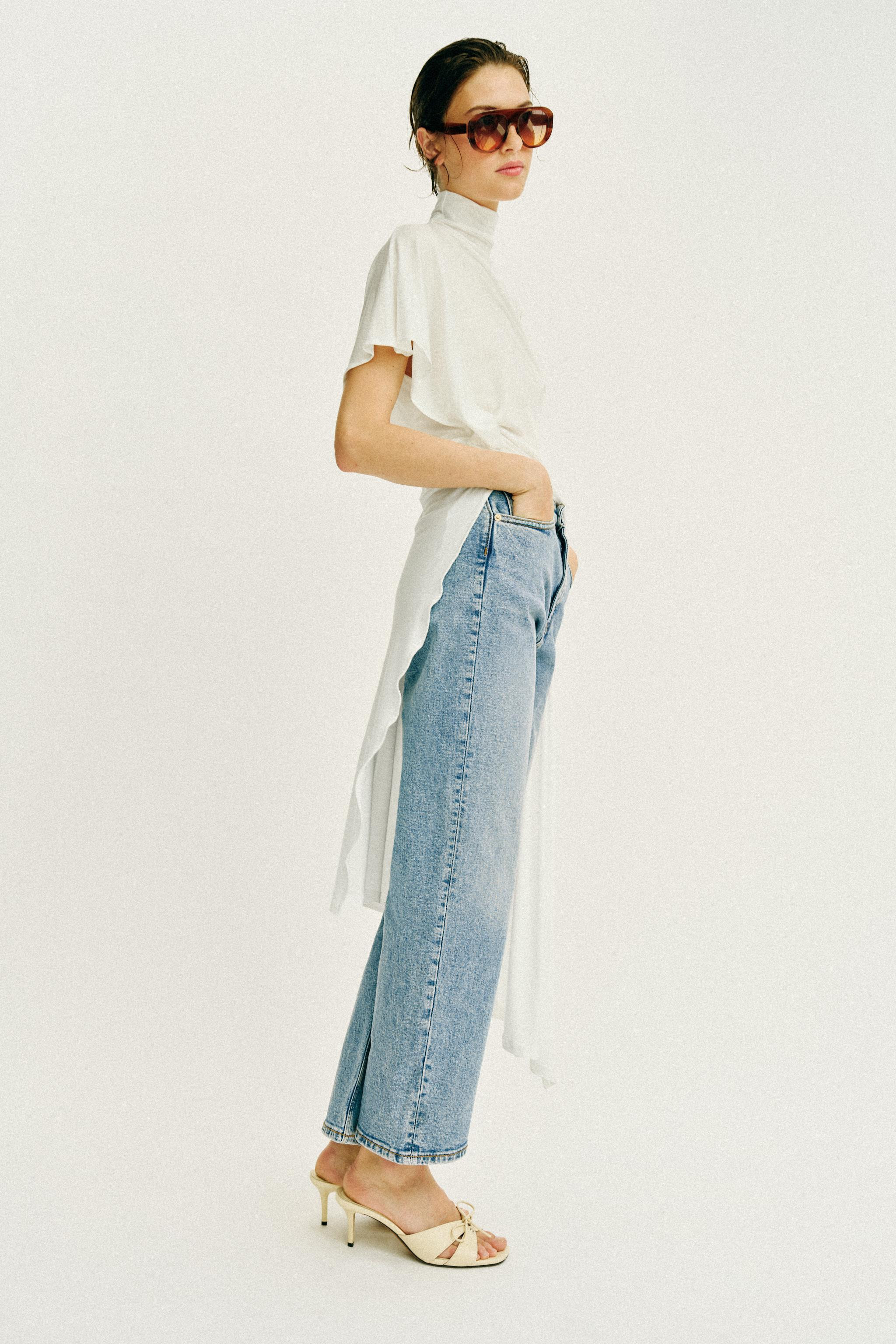 Model height: 176 cmHIGH-WAIST - STRAIGHTHigh-waist jeans with a five-pocket design. Straight leg... | Zara UK