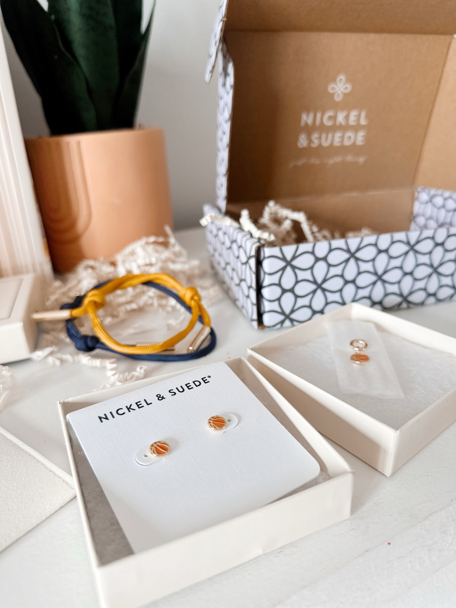 The athletic pieces from Nickel and Suede are *everything*

This gifted basketball themed set in on repeat here. Tap to shop 🏀🖤

#ad #nickelandsuede 

#LTKMostLoved