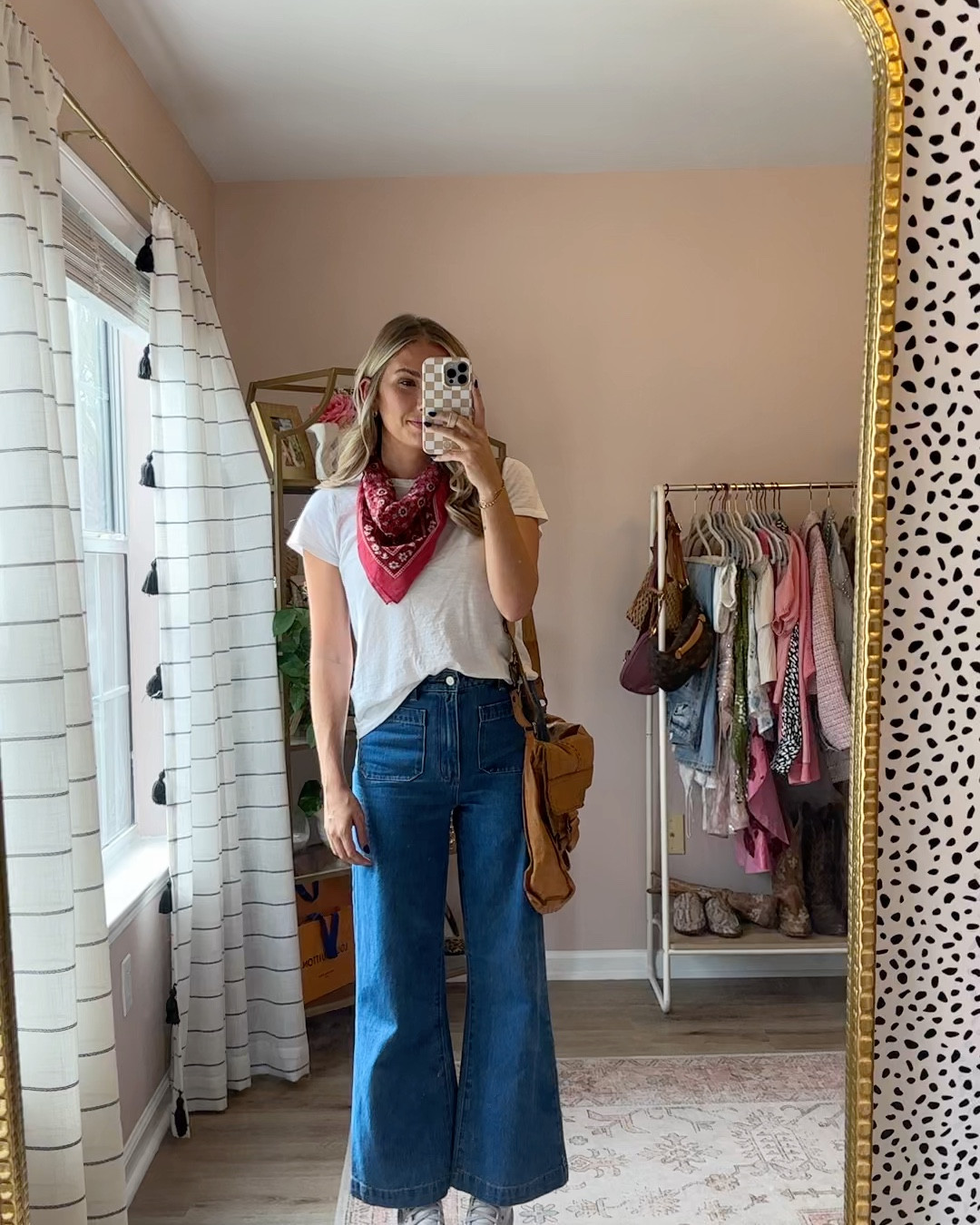 Today’s OOTD!

Obsessed with these Rollas jeans! Wearing a size 27, and I’d say they run true to size! Also very into neck scarfs right now & sezane has so many cute prints! 

Fall fashion 
Fall outfit 
Jeans 
Western style 

#LTKVideo #LTKSeasonal #LTKStyleTip