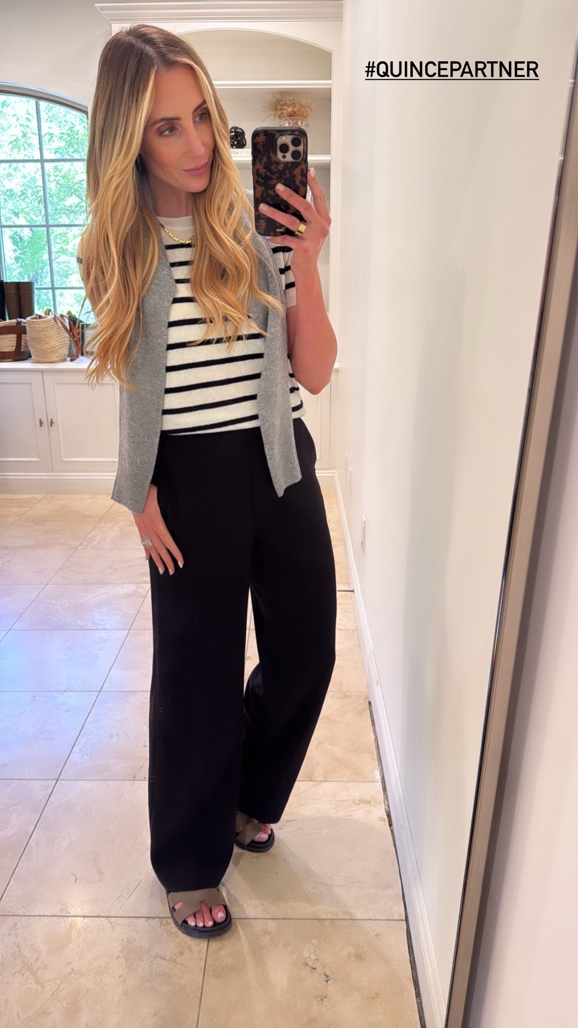 I am obsessed with this look. It's one of those outfits you can throw on and instantly feel put together. Perfect for busy moms who are always on the go but still want to look cute. #QuincePartner @Quince