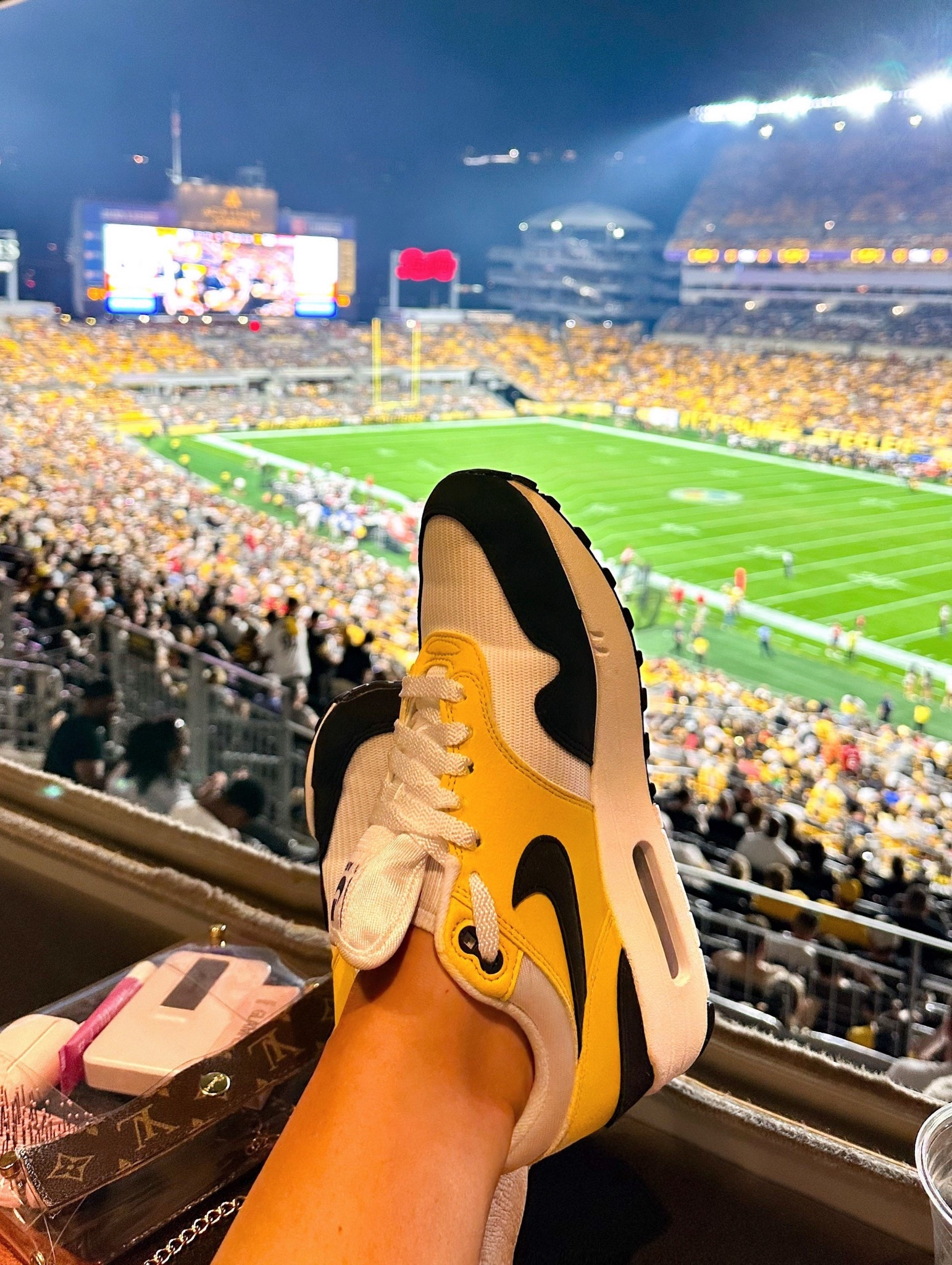📢 LAST SUNDAY WITHOUT FOOTBALL 🏈✨ Kick back and relax one last time before the show begins 🫶🏼🖤💛

#LTKShoeCrush #LTKActive #LTKSeasonal