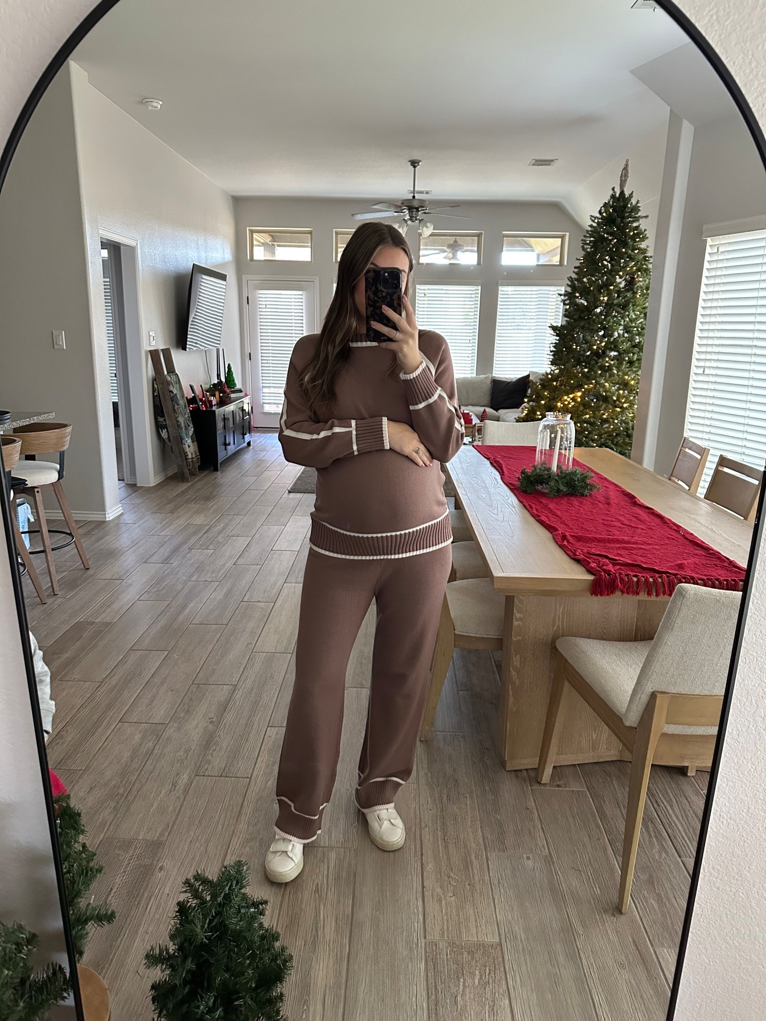 Such a comfy set if you like looking like a gingerbread house😅

#LTKTravel #LTKWorkwear #LTKBump