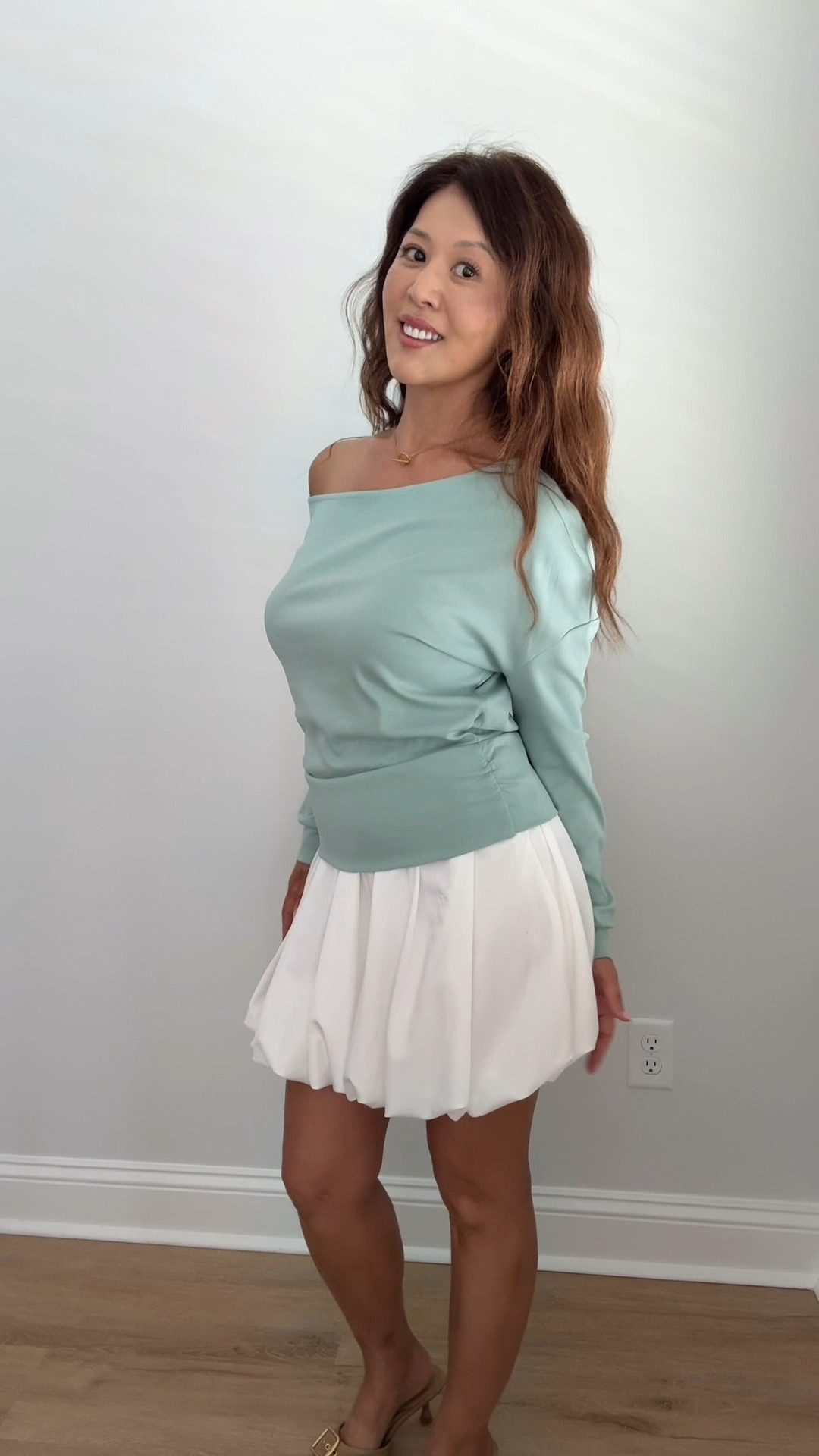 Off the shoulder top, long sleeves with cinched waist. Sage color, size small

#LTKootd