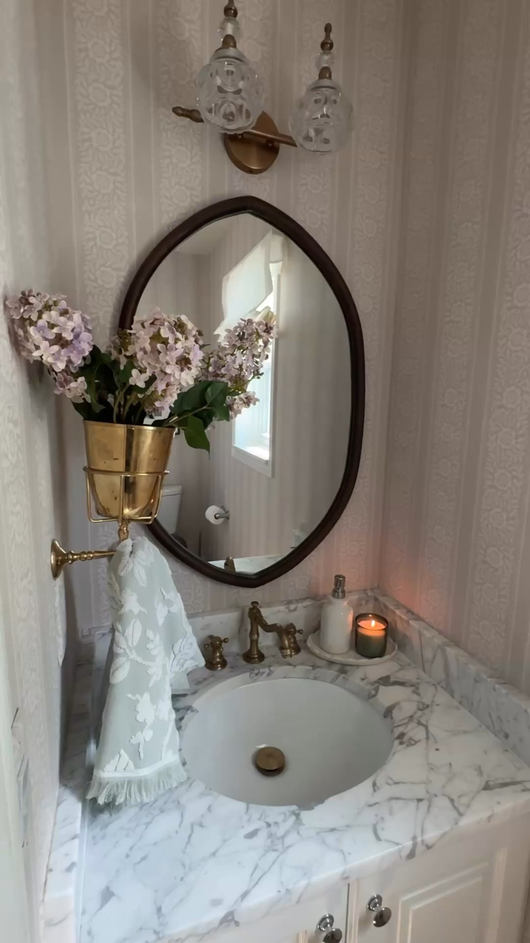 Spring decor in my neutral half bath

#LTKHome #LTKSeasonal #LTKSaleAlert