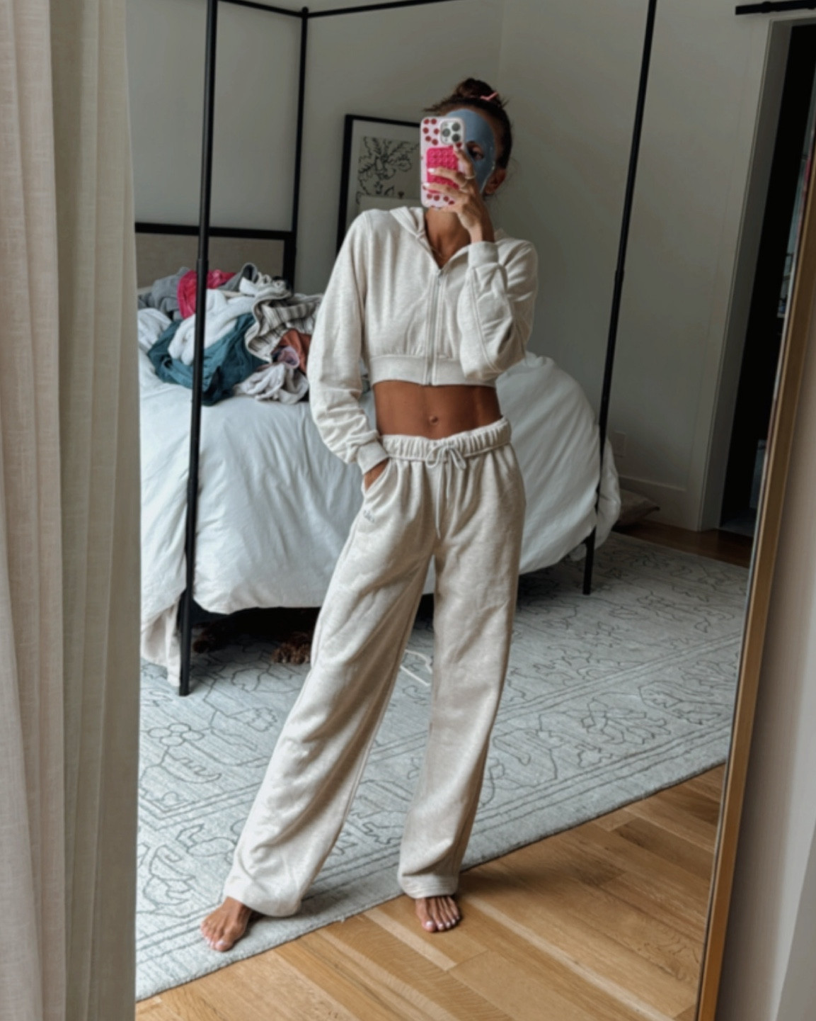 my fave alo sweats in a new oatmeal
color 😍 they run big! i suggest going down a size 