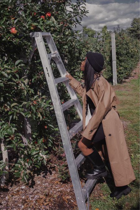 Perfect oversized Fall trench coat I wore for apple picking 

#LTKstyletip