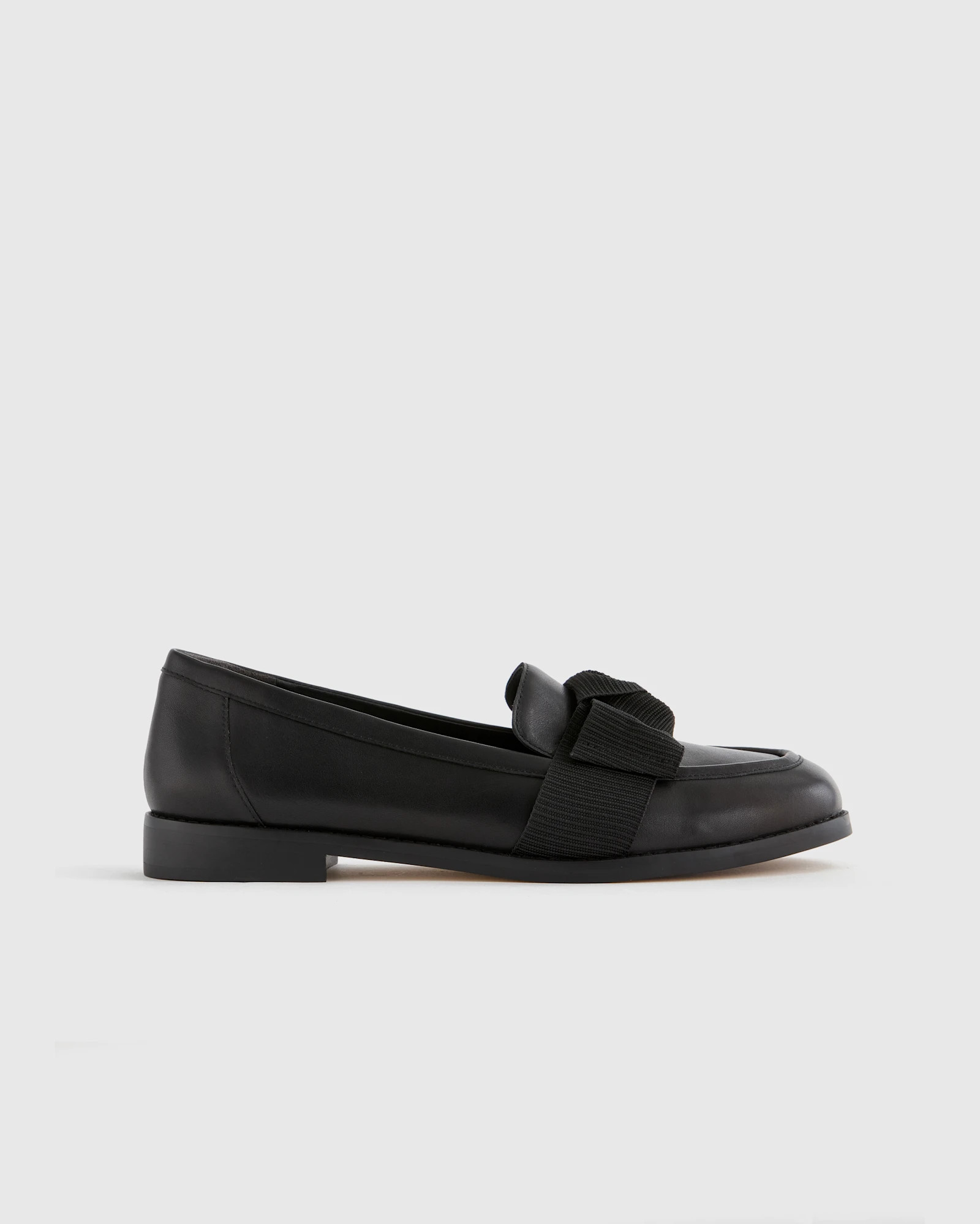 Quince | Women's Italian Leather Bow Penny Loafer in Black, Size 5 | Quince