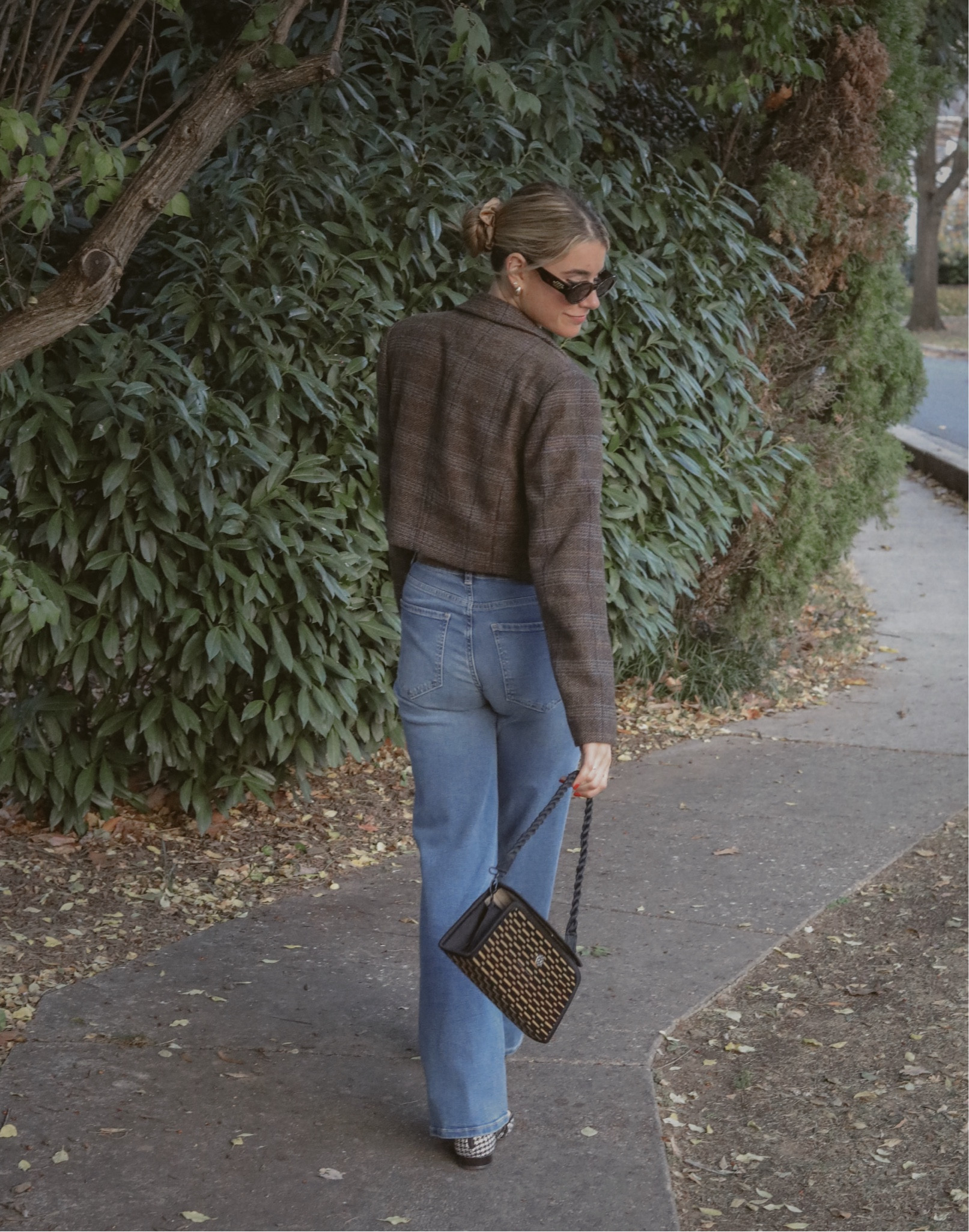 Cropped blazer and a Jean #LTKCyberWeek

#LTKStyleTip