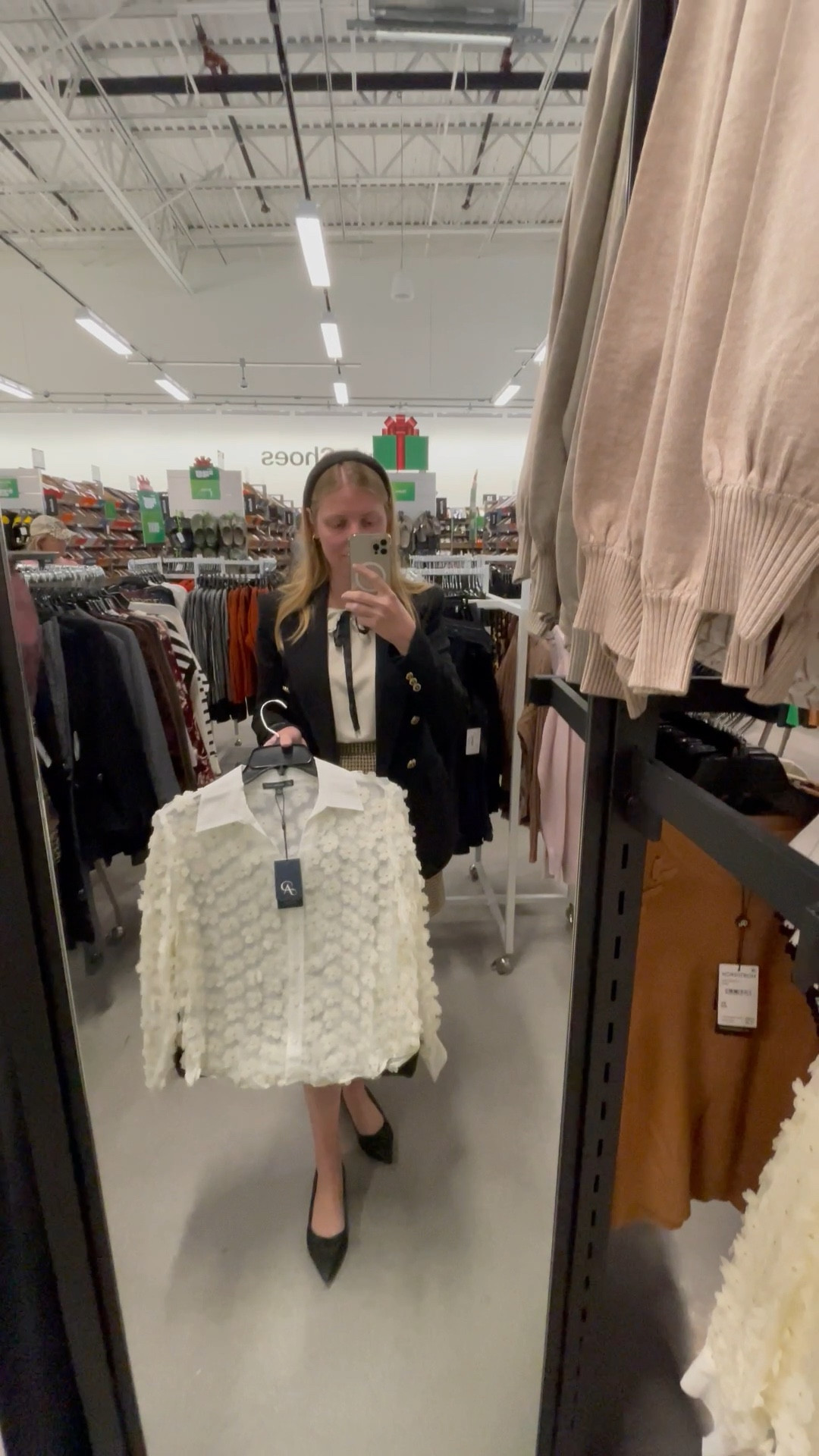 White floral appliqué button up from Adriana Papell at Nordstrom Rack   

#LTKSeasonal