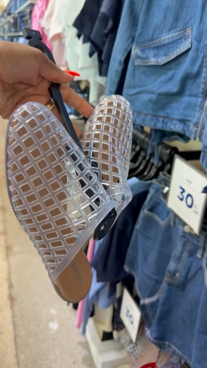Old Navy Jelly Mules Under $30 Perfect For Summer!



#LTKSwim #LTKootd #LTKgrwm