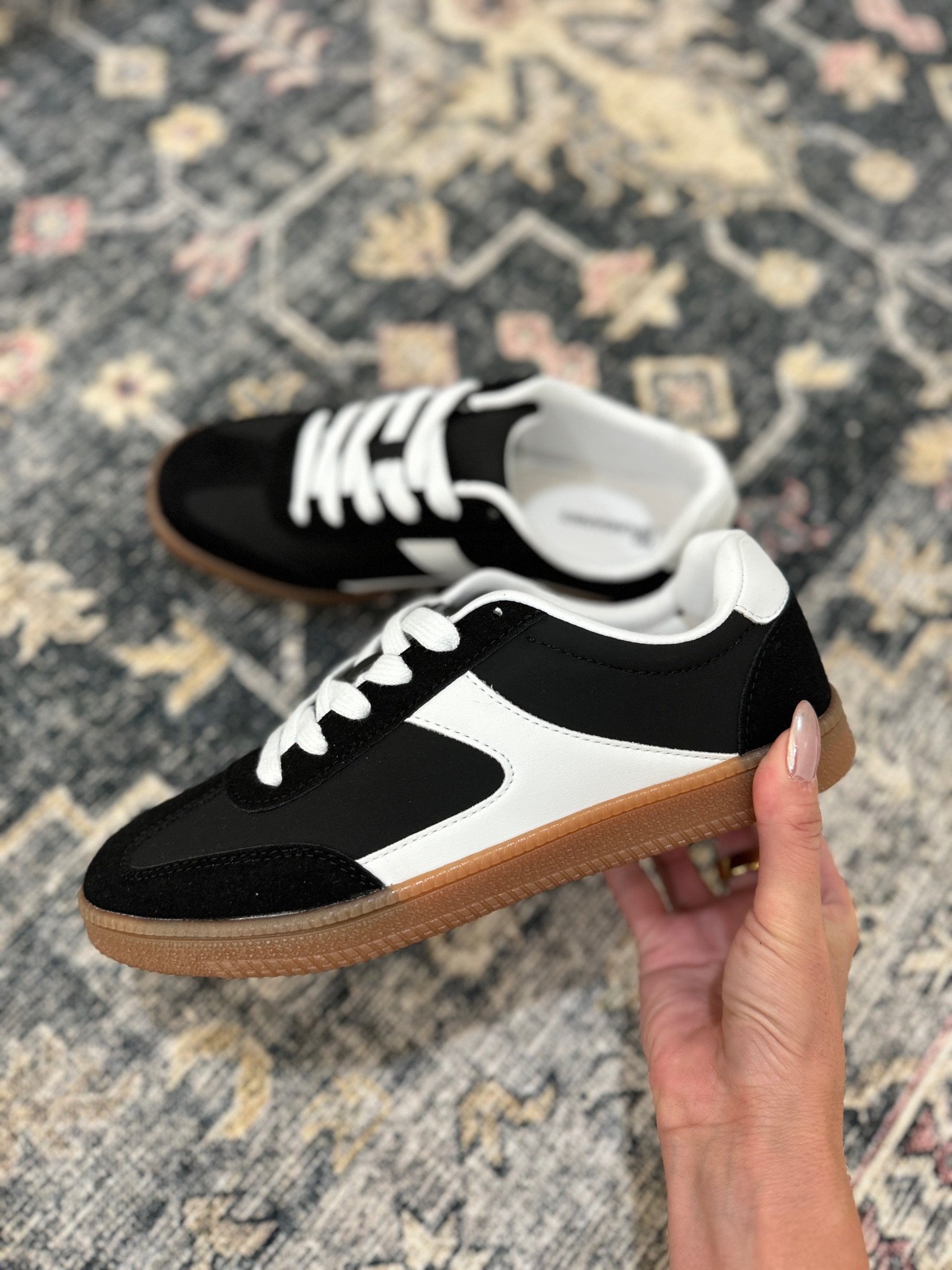  Casual sneakers I’m loving from @walmartfashion
#walmartpartner
#walmartfashion