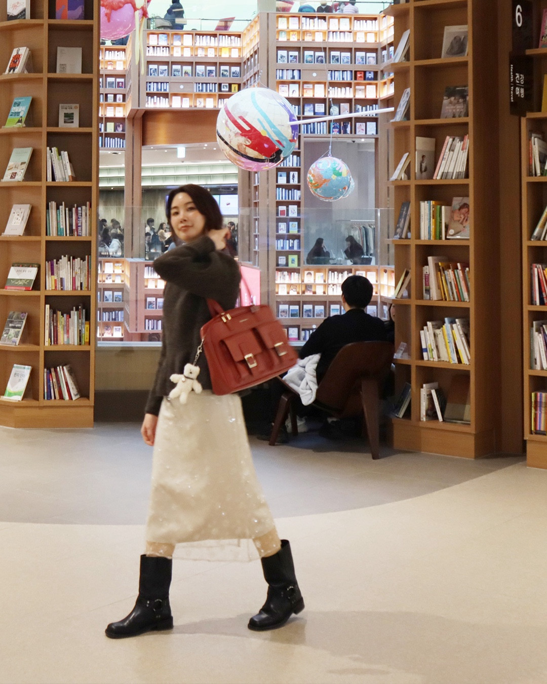 LEMAIRE + LOEUVRE 🤎🤍
French mood🌹

#LTKU #LTKstyletip #LTKAsia