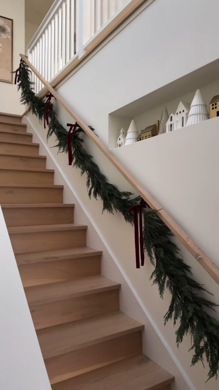 🎄 Garland staircase reveal 

How stunning is this garland from @crateandbarrel 


#garland #staircase #holiday #Christmas #mycb2 #christmasdecor #reveal #homedecor #homesweethome #homefortheholidays 

#LTKHome #LTKSaleAlert #LTKHoliday