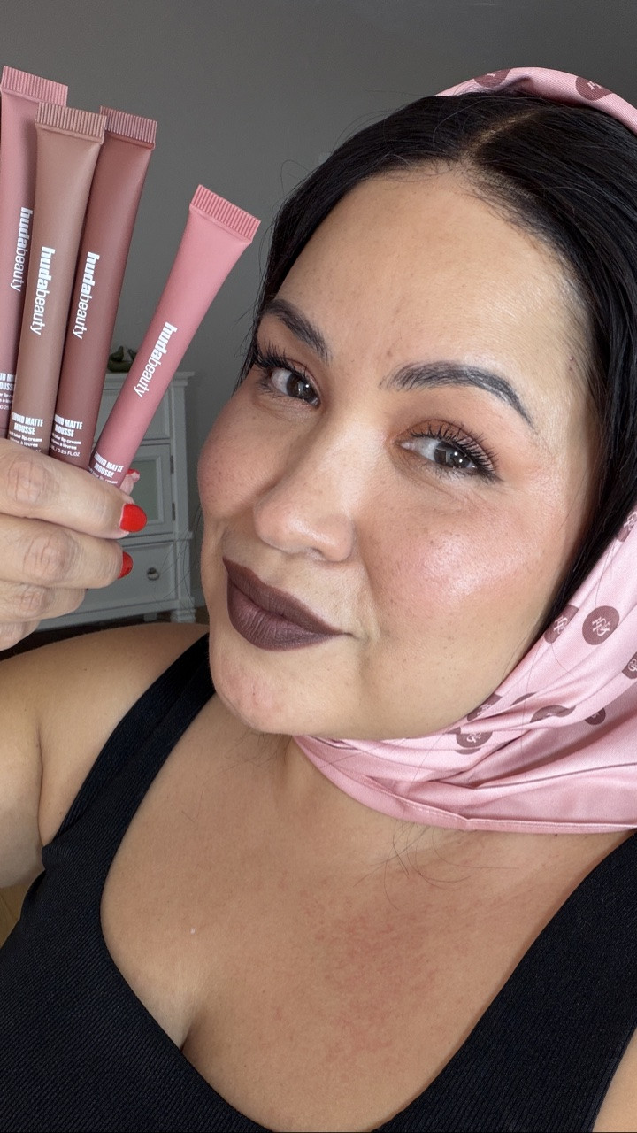 Comfy matte lips! Every shade of @hudabeauty liquid matte mousse soft blur lip cream. 

#nofiltermakeup #mattelips #over40makeup #over50 
#matureskinmakeup @huda