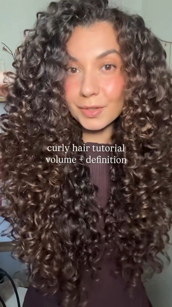 my favorite way to style my curly hair for volume and definition 🧚🏼🤎 

products used: 
@fentyhair home curl cream 
@tootilab all weather styling gel. Use code “FRISEE” for 15% off. 

#curly #curlyhair #curlyhairroutine #curlyhairtutorial #curlygirl #longcurlyhair