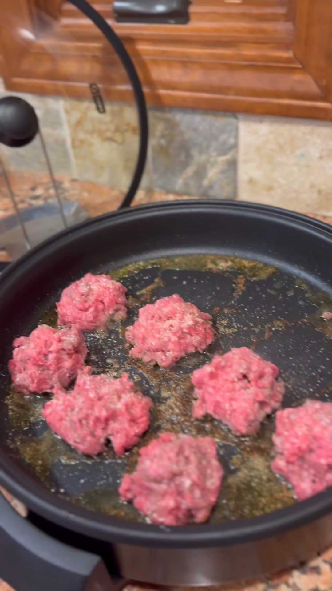 This skillet makes cooking dinner for your family so much easier! I am going to buy 2 more for #mealprep