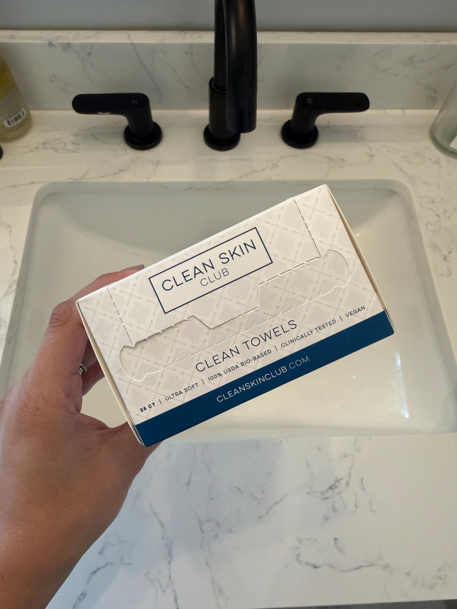 My favorite makeup remover towels #amazon #primeday

#LTKBeauty #LTKSaleAlert