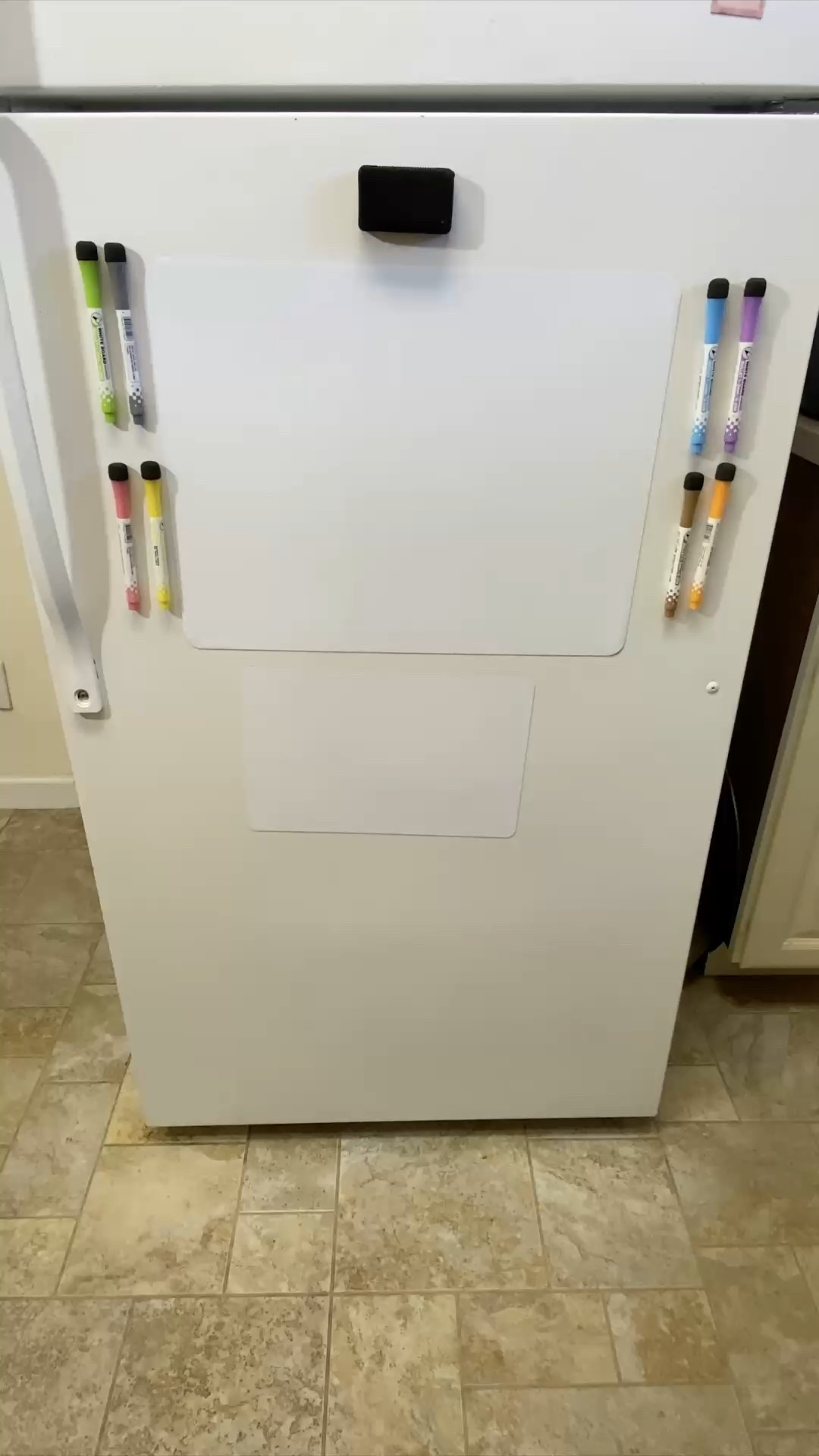 This set of 2 fridge magnets are really useful dry-erase boards! Use it for your shopping list or the honey- do list 😇