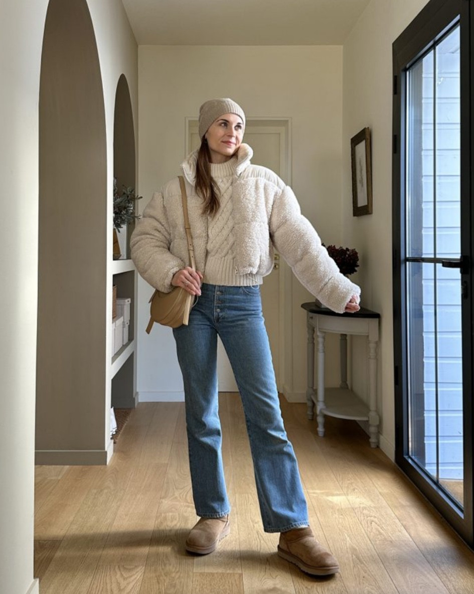 doudoune courte en teddy bear, doudoune douce blanche, pull torsadé blanc, maille crème, jeans taille haute, Polène numéro dix, UGG ultra mini

#LTKstyletip #LTKitbag #LTKshoecrush