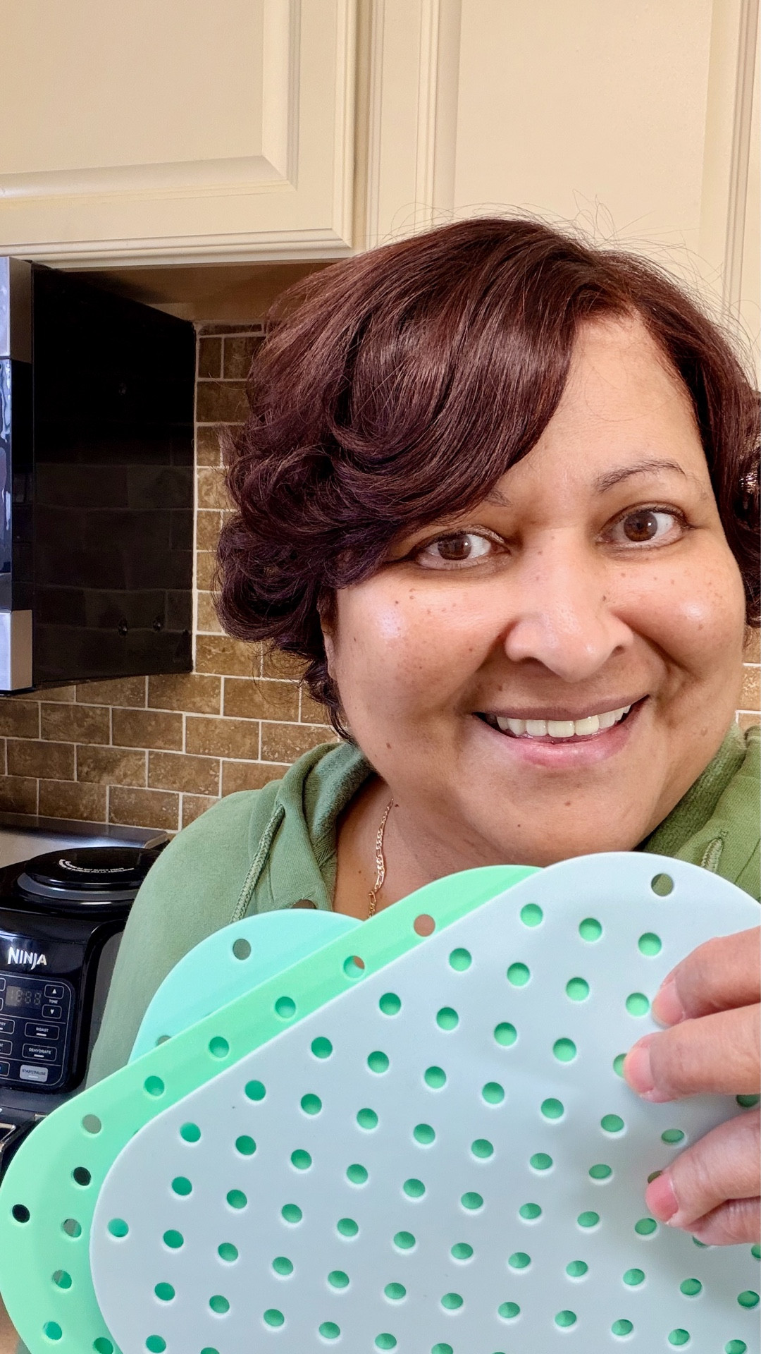 Who wants less mess in the kitchen 🙋🏽‍♀️ 
Yes please! 
I was gifted these silicone liners for my Air Fryer and please watch this short video to learn about all the ways you can use these! They’re amazing

#LTKfoodie #LTKHome