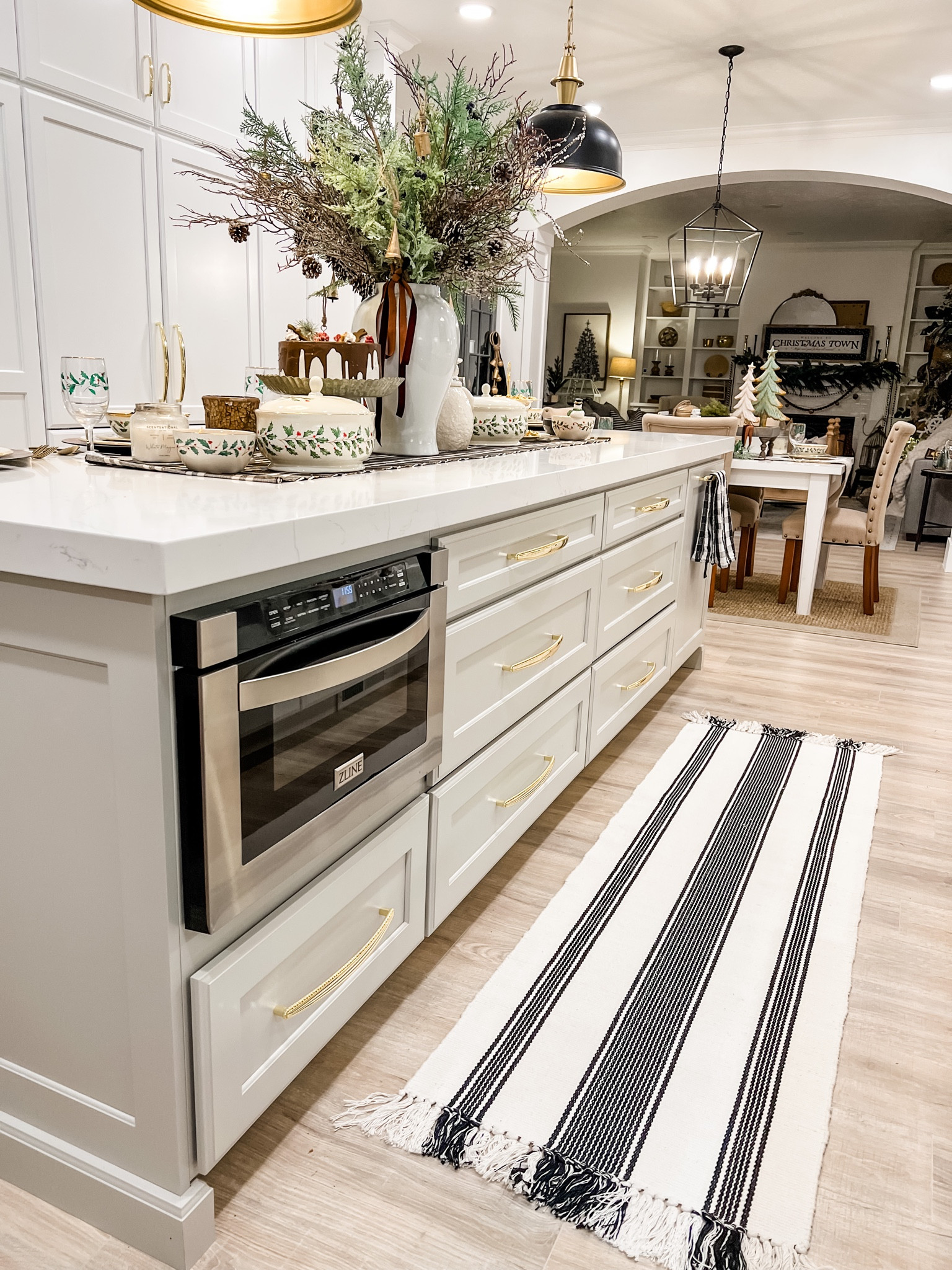 Zline Microwave drawer

https://zlinekitchen.com/microwaves/24-inch-built-in-microwave-drawer-mwd-1?utm_source=Instagram&utm_medium=Influencer&utm_campaign=amywilson+influencer

#LTKstyletip #LTKfamily #LTKhome