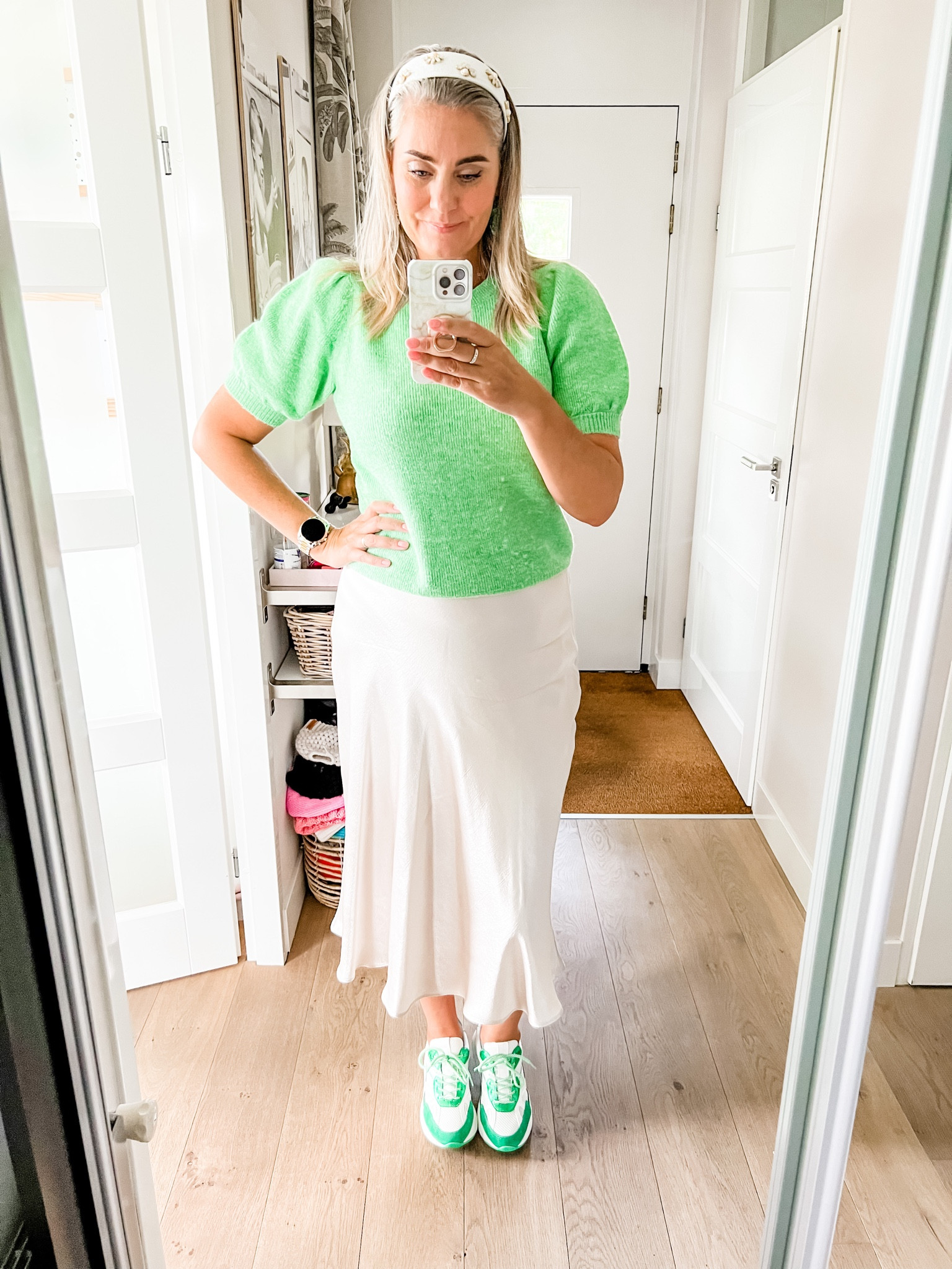 Outfits of the week

Green knitted short sleeve sweater size L. Beige or silver satin slip skirt size L. Green and white chunky sneakers by Ann Rocks. I sized one up. 



#LTKunder50 #LTKeurope #LTKworkwear