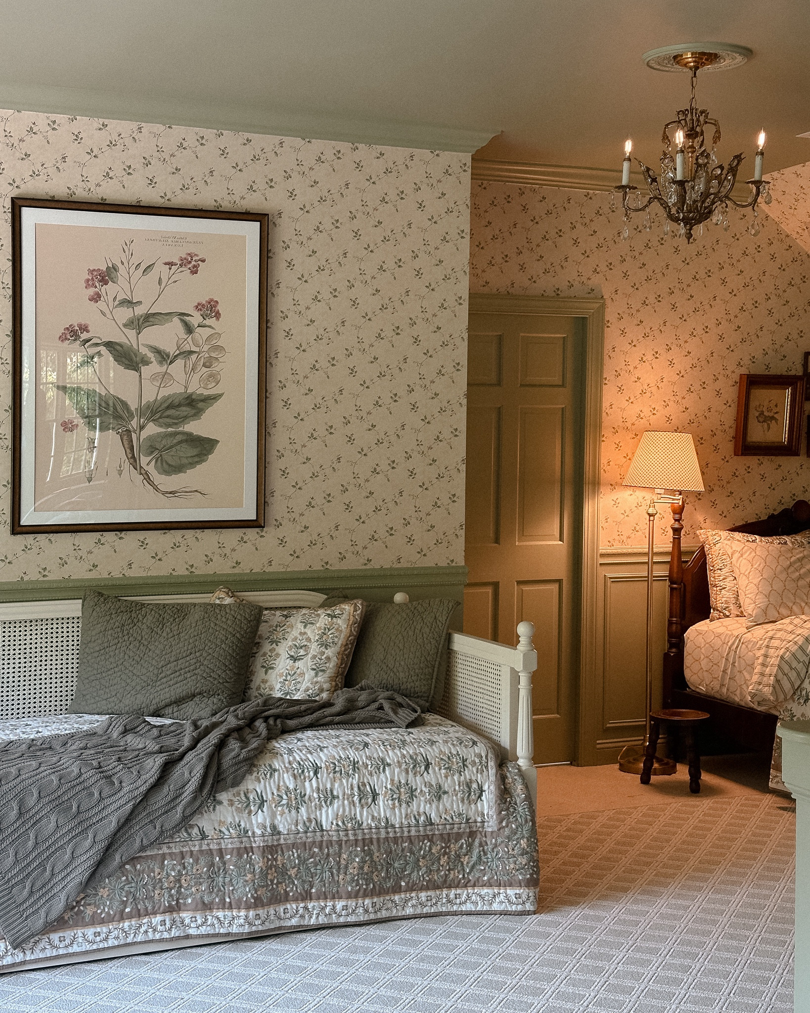 Guest bedroom with add daybed for extra sleeping space - art, home decor, bedding 

#LTKHome