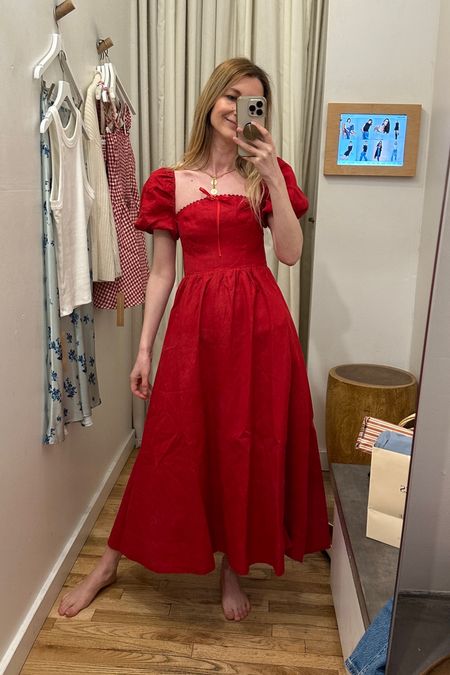 The red linen dress of your dreams ✨ Reformation delivered the perfect dress - a balance between sexy and romantic 