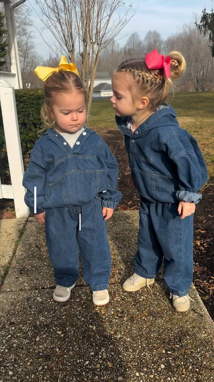 Forcing my girls back to the 90’s today thanks to @minioliestore🩷 

Use code SHILOH20 for a discount on your next order! 
@minioliemarketing @miniolie_clb 
#minioliestore #minioliebabies