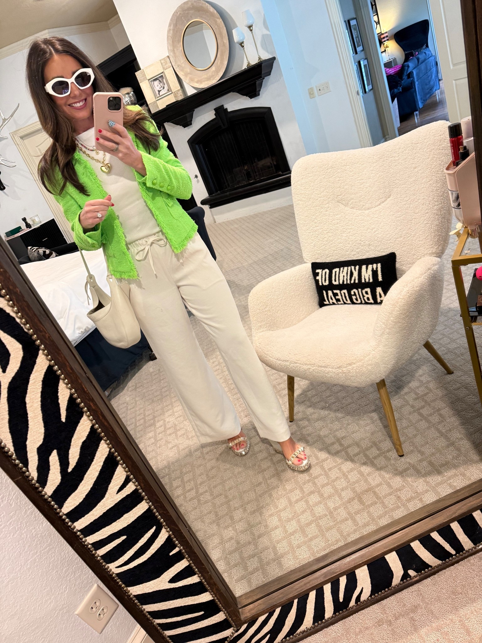 💚🤍💚🤍

Jacket: 2
Pants: extra small
Tee: petite

Sunday best
Church outfit
Aritzia
Lodge pants
White pants
Louboutin
White purse 


#LTKOver40 #LTKSeasonal #LTKootd