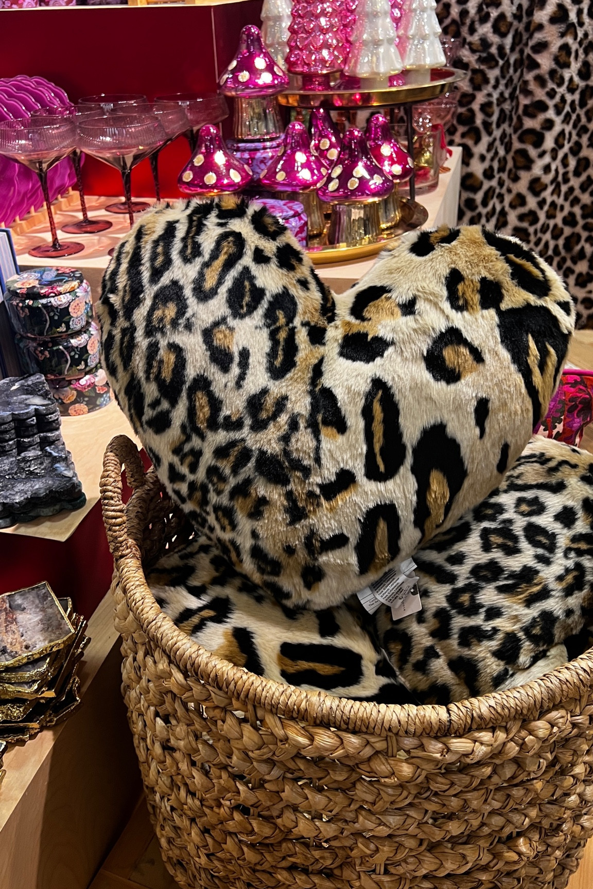 Chester Faux Fur Heart Pillow

#LTKhome #LTKfindsunder50 #LTKfindsunder100