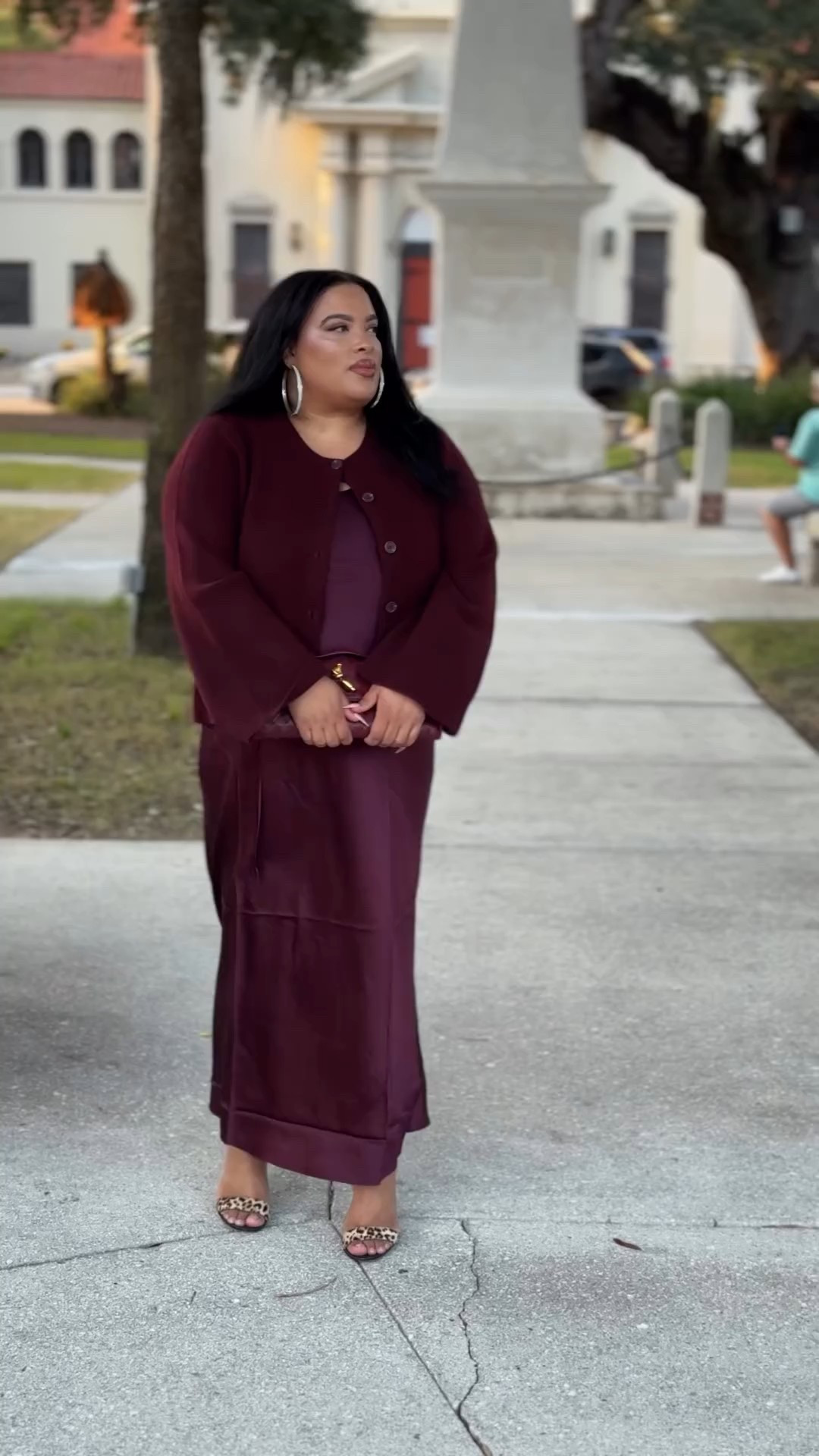 Fall fashion is all about luxe layers and nothing feels more timeless than rich burgundy ✨ 

This satin dress + cashmere sweater from @onequince is proof that you don’t have to sacrifice quality for affordability.

If you’ve been looking to elevate your wardrobe with pieces that feel chic and effortless, this is your sign. New customers can use my code INFG-25RACHELAMYOWENS10 for 10% off your first purchase #QuincePartner

Affordable luxury that makes fall style feel extra special? Yes please.