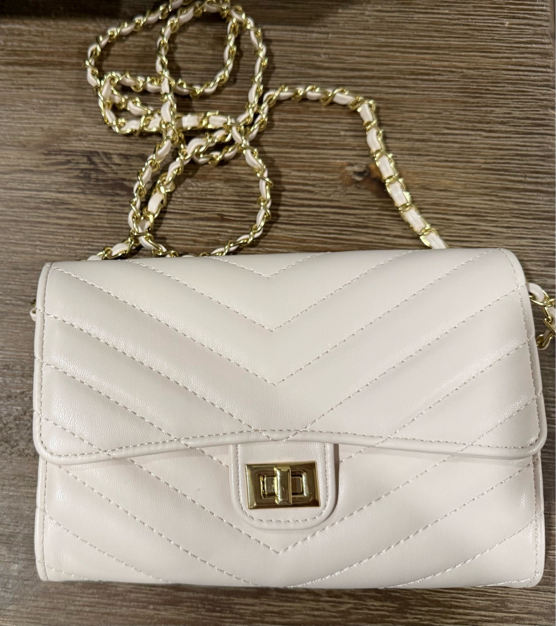 This purse is shockingly good quality! Perfect for a formal event or night out. You won’t believe it’s under $10 when you see it in person. Lots of color options, too!

#LTKootd #LTKmomlife #LTKWedding