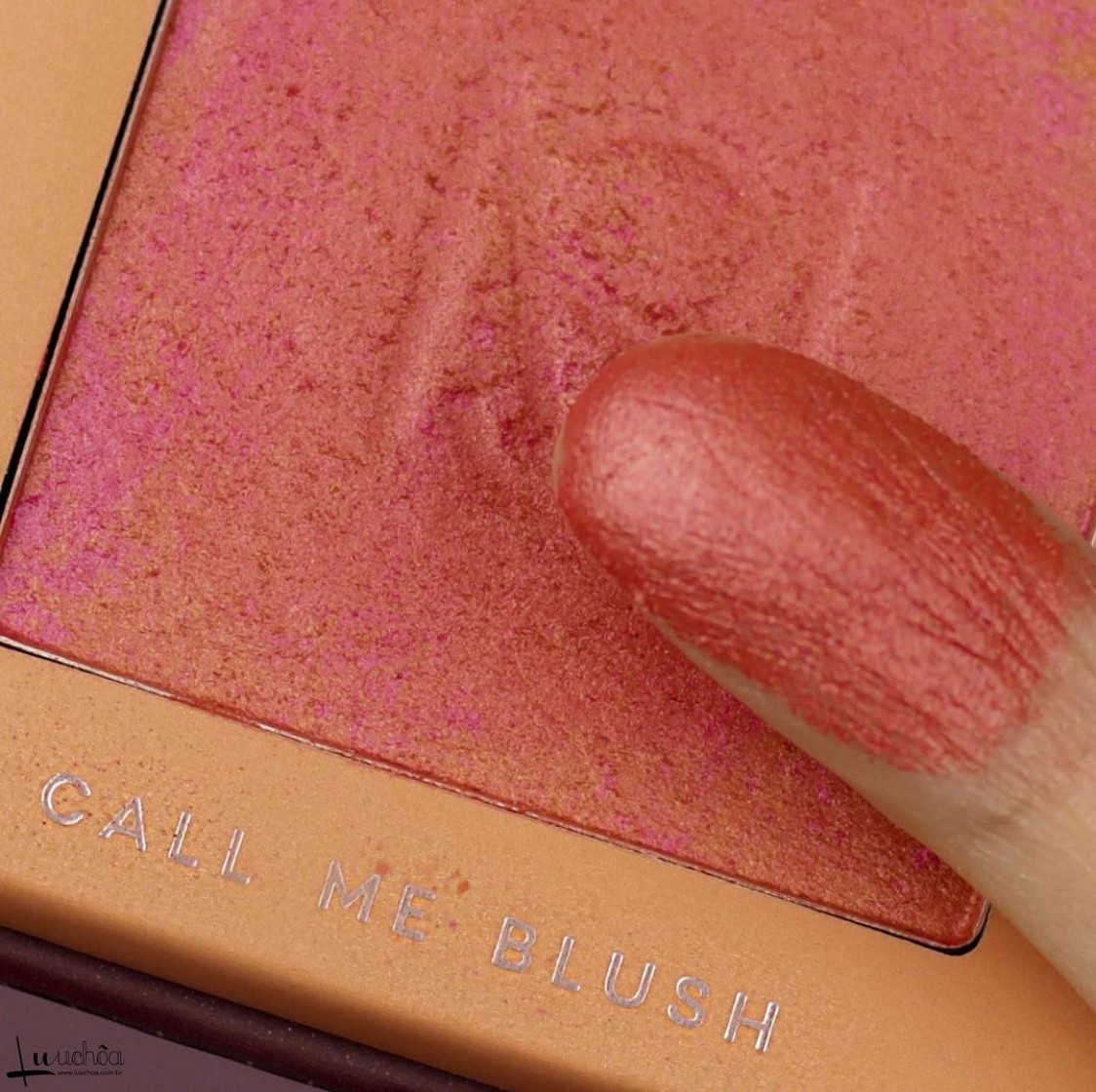 Blush Me na cor Call Me Blush da Linha Mariana Saad. 
Ele tem uma textura macia, se funde lindamente na pele!! Uma mistura de laranja com rosa!! 😍 Amoooo!! 

#LTKbeauty #LTKbrasil