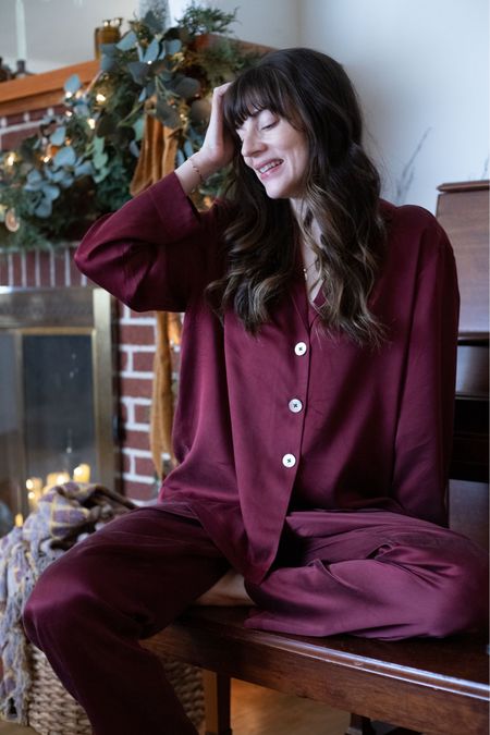 Washable silk pajamas from Lunya! 
Get 15% off your 1st purchase from Lunya.co w/code ‘JEANSANDATEACUP’ or find them at Nordstrom! 
#pajamaset #silkpajamas #comfortablepajamas