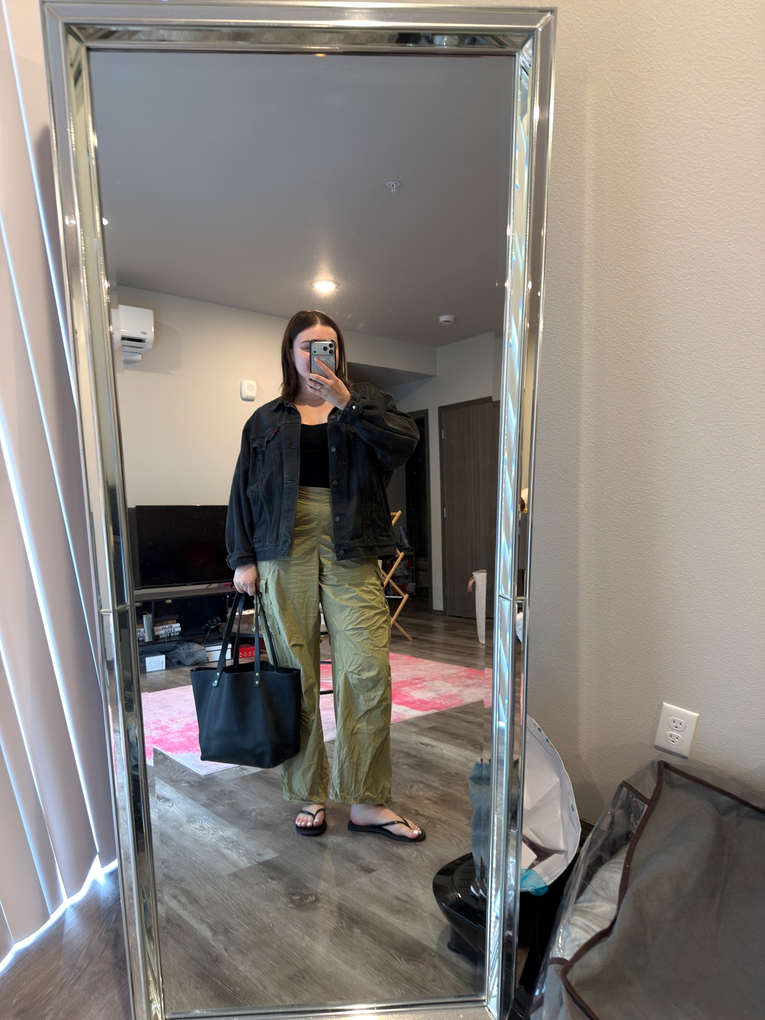 What I wore to get a facial the other day! I am obsessed with cargo pants and this pair is particularly comfortable ￼💚

I’m wearing a M top, size L bottoms, men’s XL jacket and size 9 sandals 

#LTKootd #LTKWorkwear #LTKMidsize
