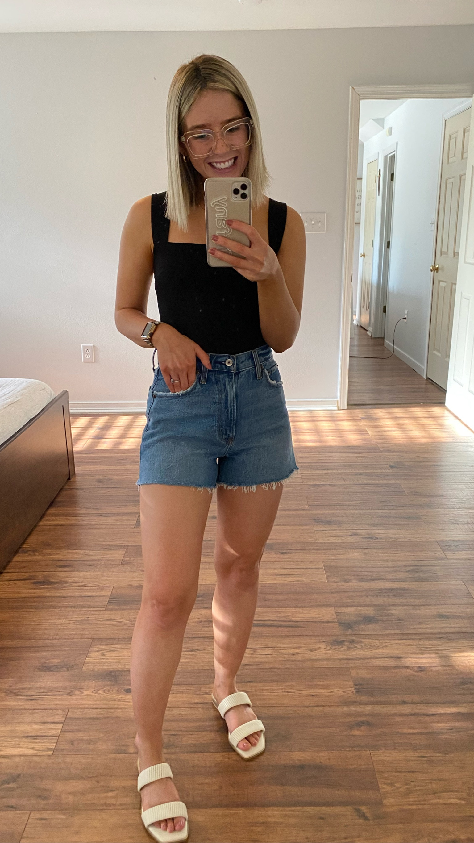 Vici squareneck bodysuit size small TTS

Abercrombie high rise 4 inch mom short size 26 TTS

#LTKunder50 #LTKFind #LTKunder100