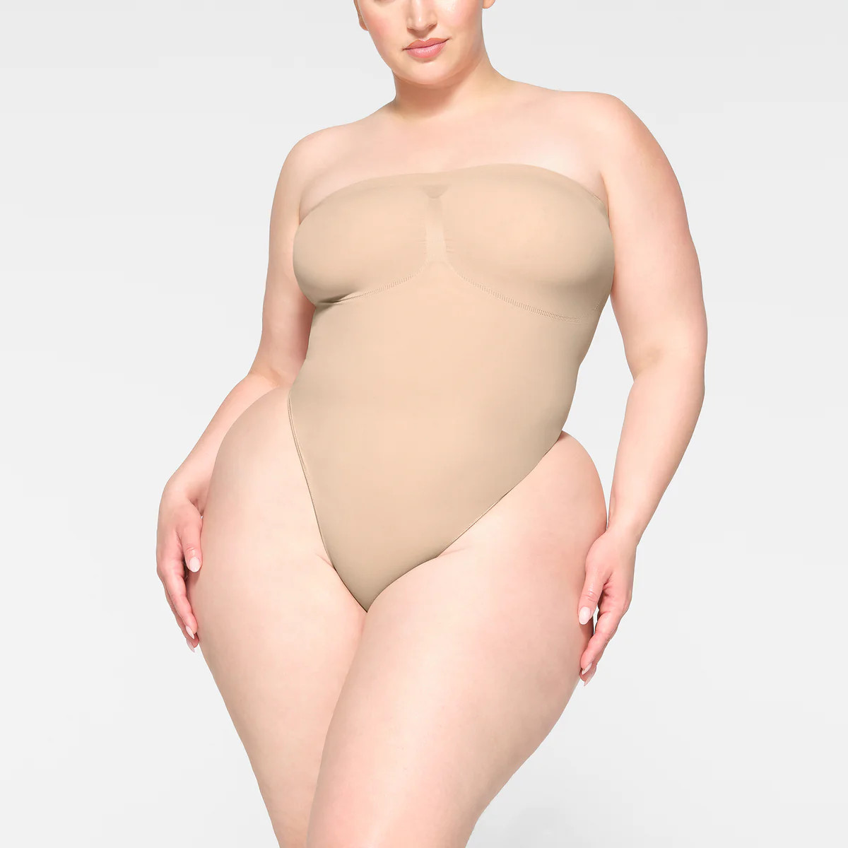 STRAPLESS THONG BODYSUIT | SKIMS (US)