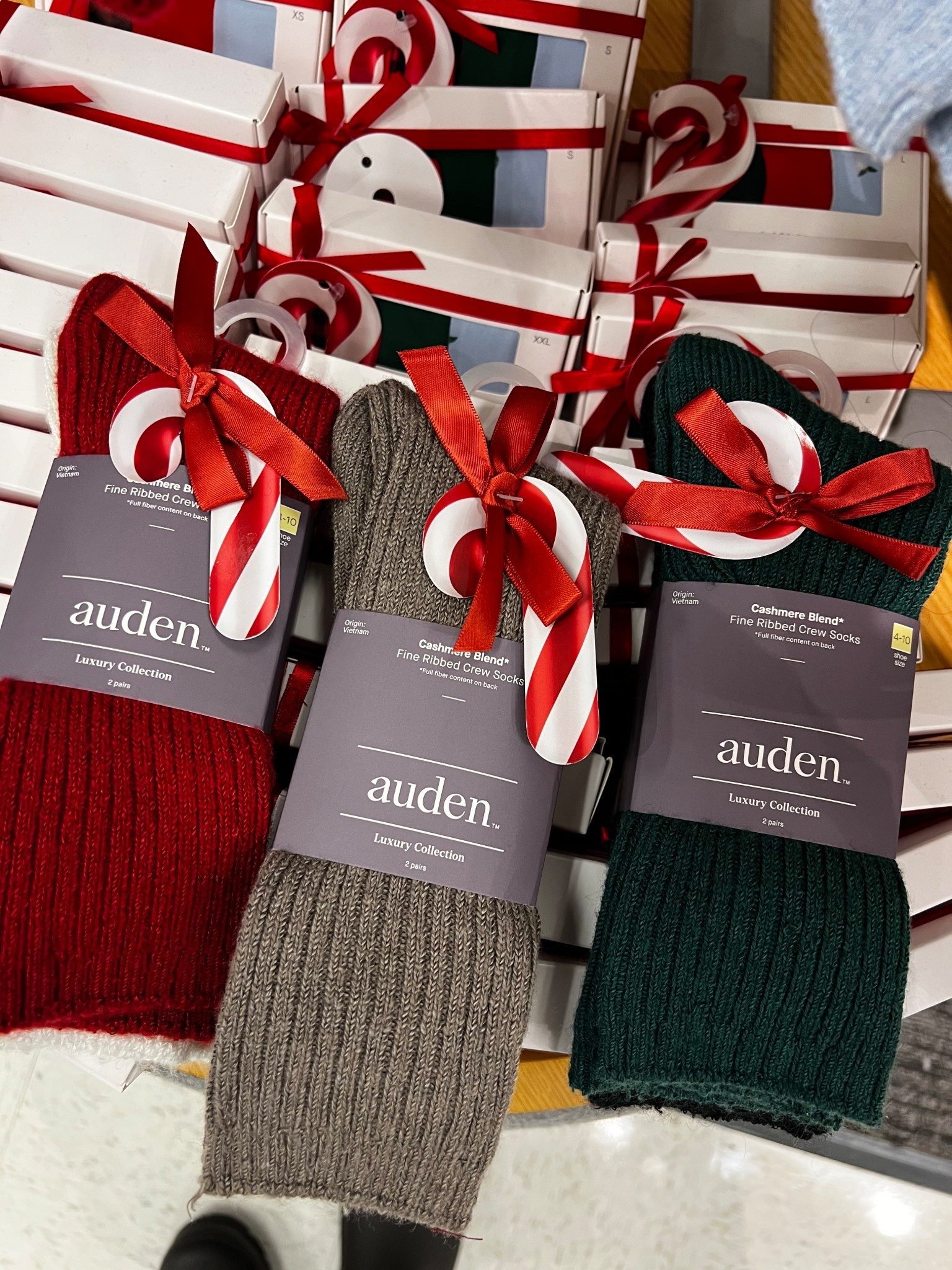 Cashmere blend socks at Target! $12!!!

#LTKHoliday #LTKOver40 #LTKGiftGuide