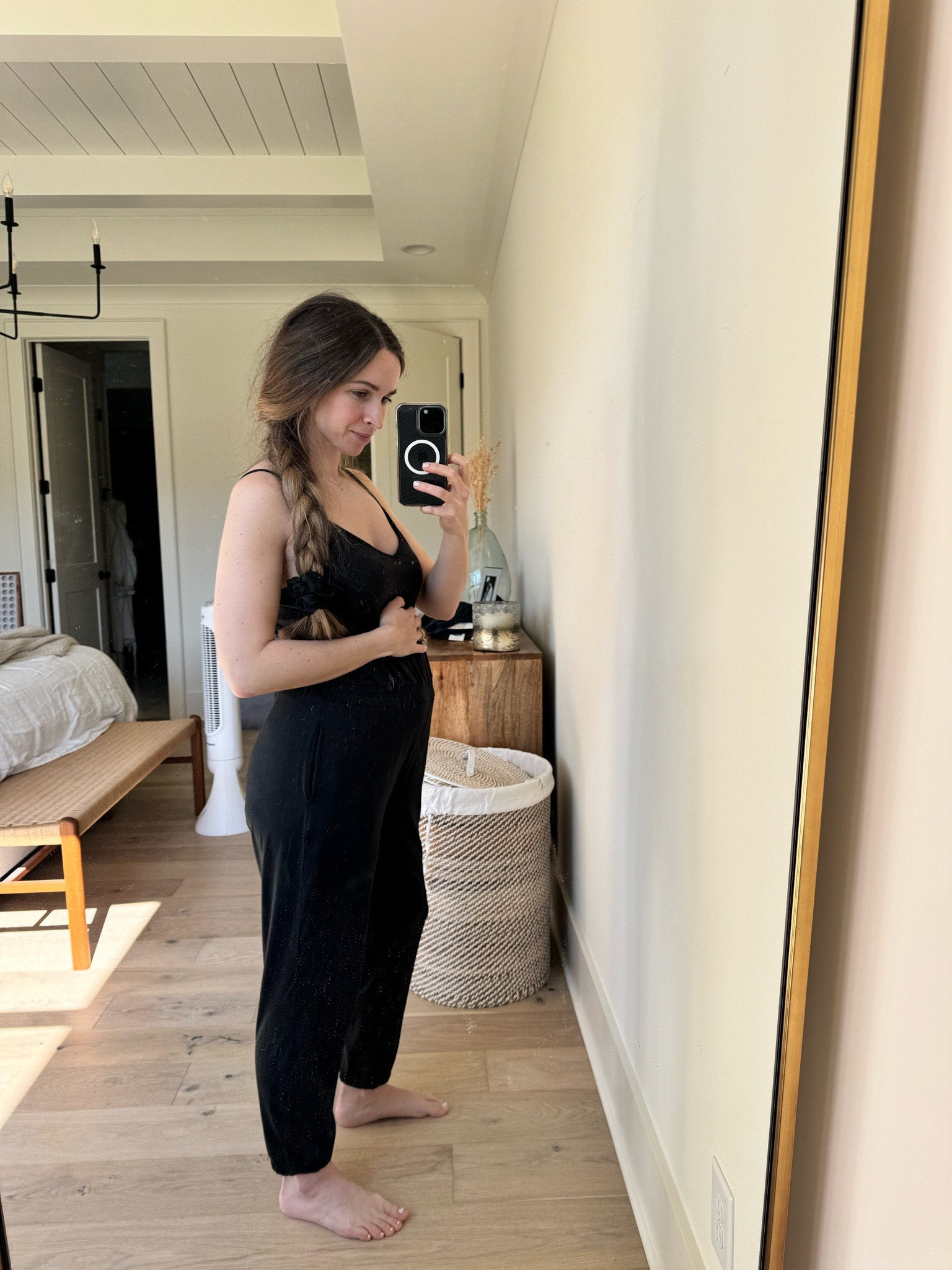 Another Vuori jumpsuit that I sized up in to accommodate my 17 week pregnancy bump! This is a more loose fitting jumpsuit.

#LTKbaby #LTKbump