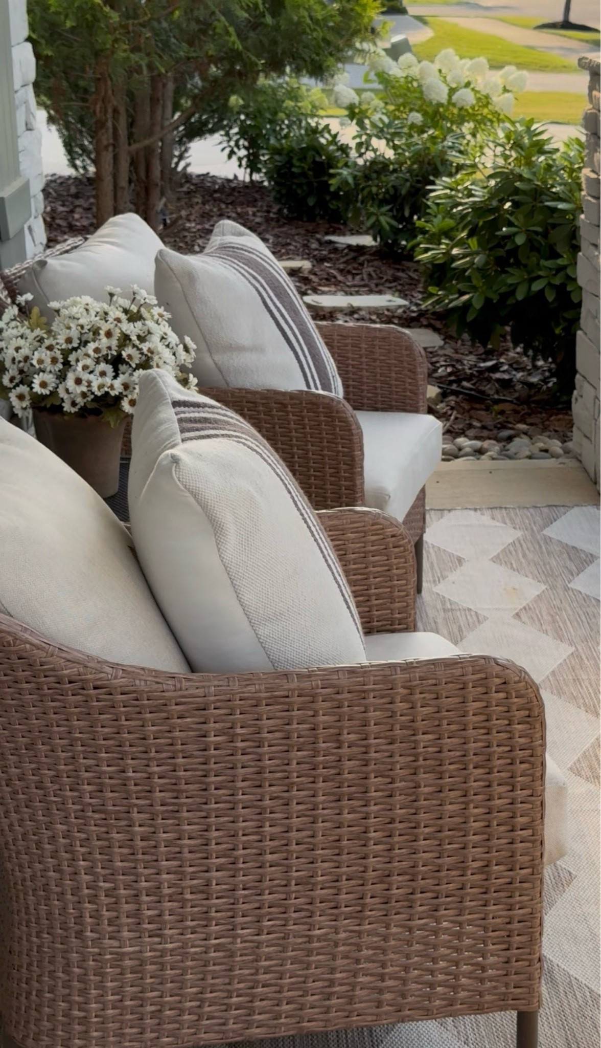 Front porch, affordable chairs, affordable outdoor rug

#LTKHome